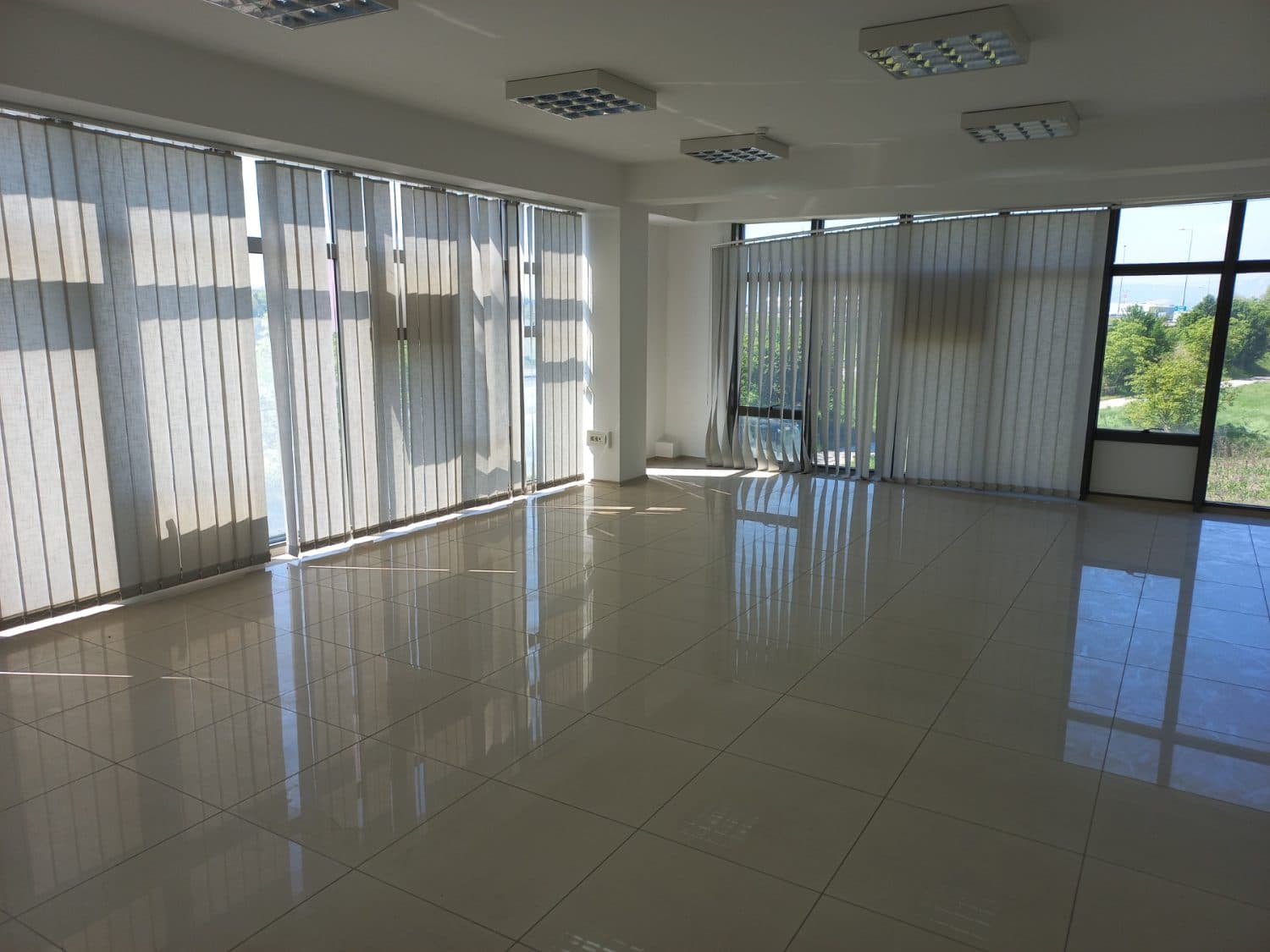 Деловен простор за повеќе намени во Илинден - За Изнајмување - Илинден - Слика 13