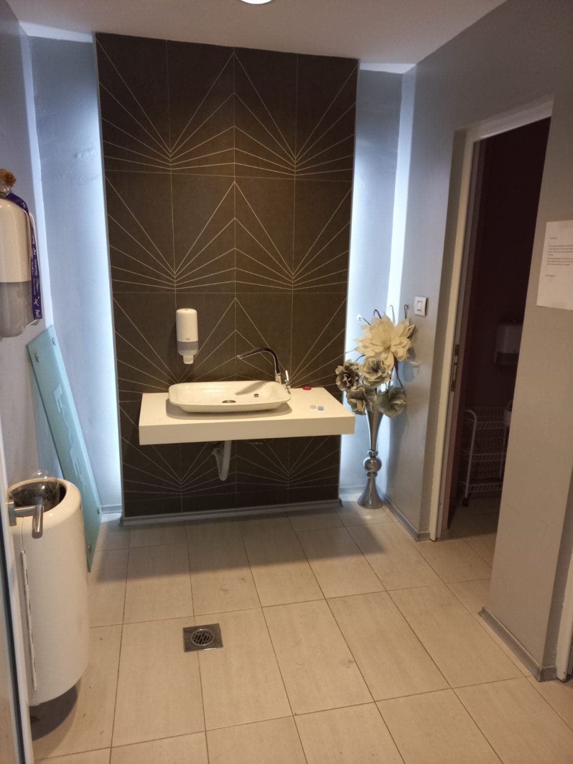 Деловен простор за повеќе намени во Илинден - За Изнајмување - Илинден - Слика 14