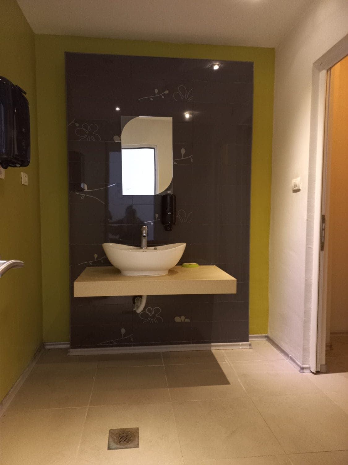 Деловен простор за повеќе намени во Илинден - За Изнајмување - Илинден - Слика 15