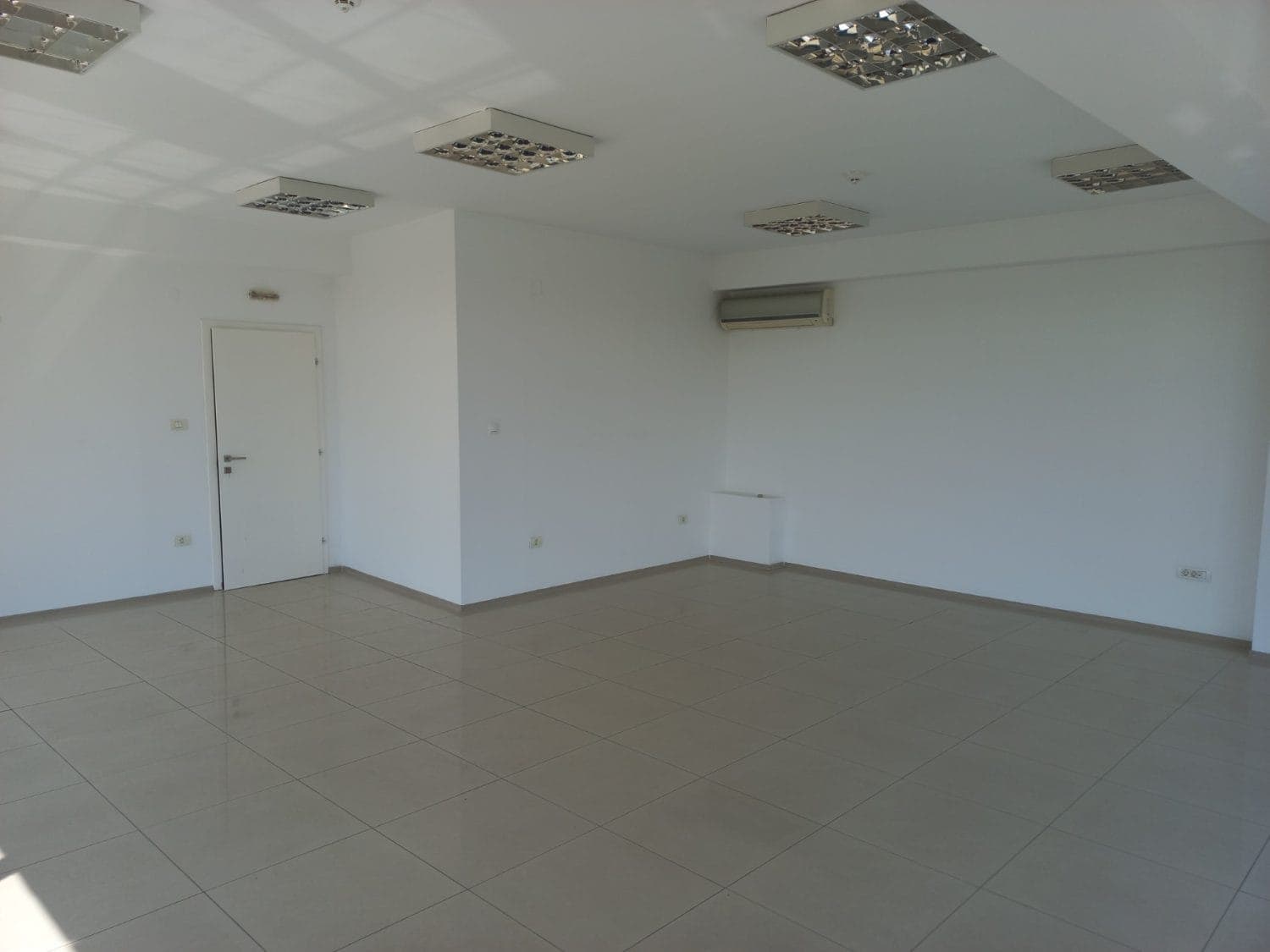 Деловен простор за повеќе намени во Илинден - За Изнајмување - Илинден - Слика 7