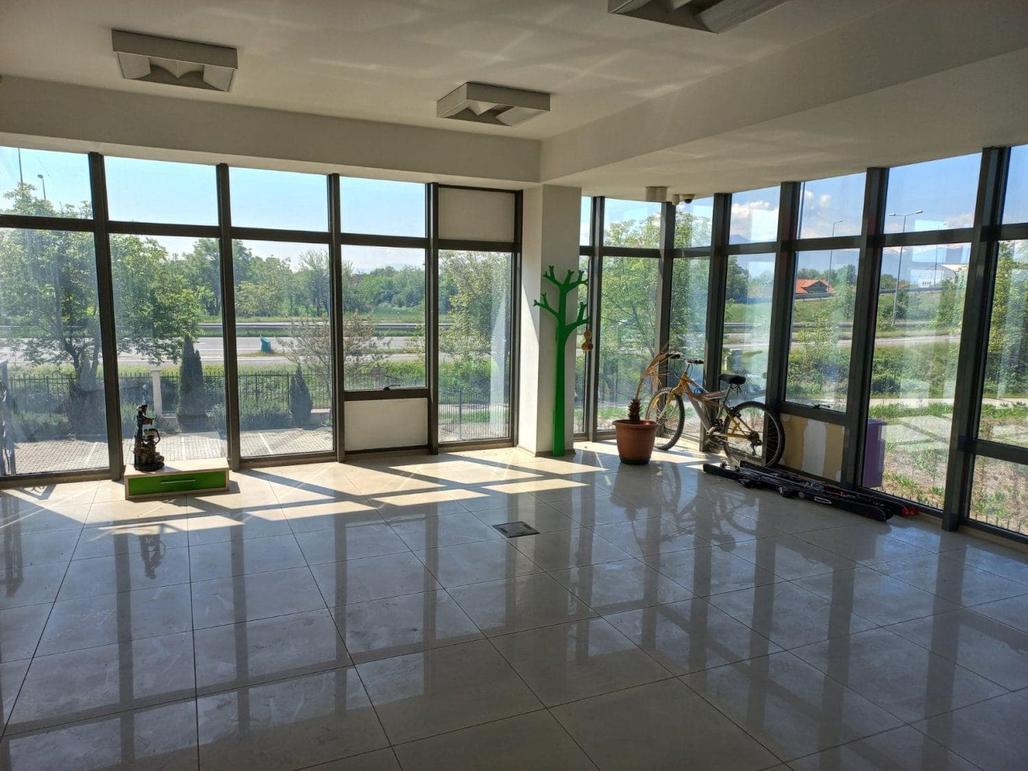 Деловен простор за повеќе намени во Илинден - За Изнајмување - Илинден - Слика 4