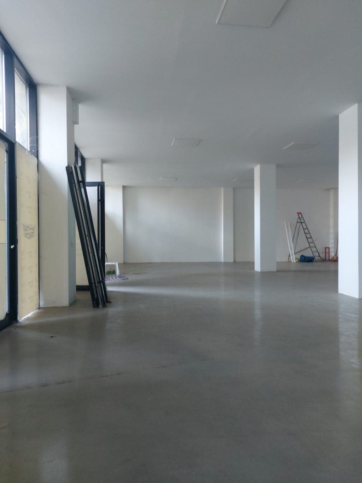 Деловен простор на атрактивна локација - За Изнајмување - Центар - Слика 2