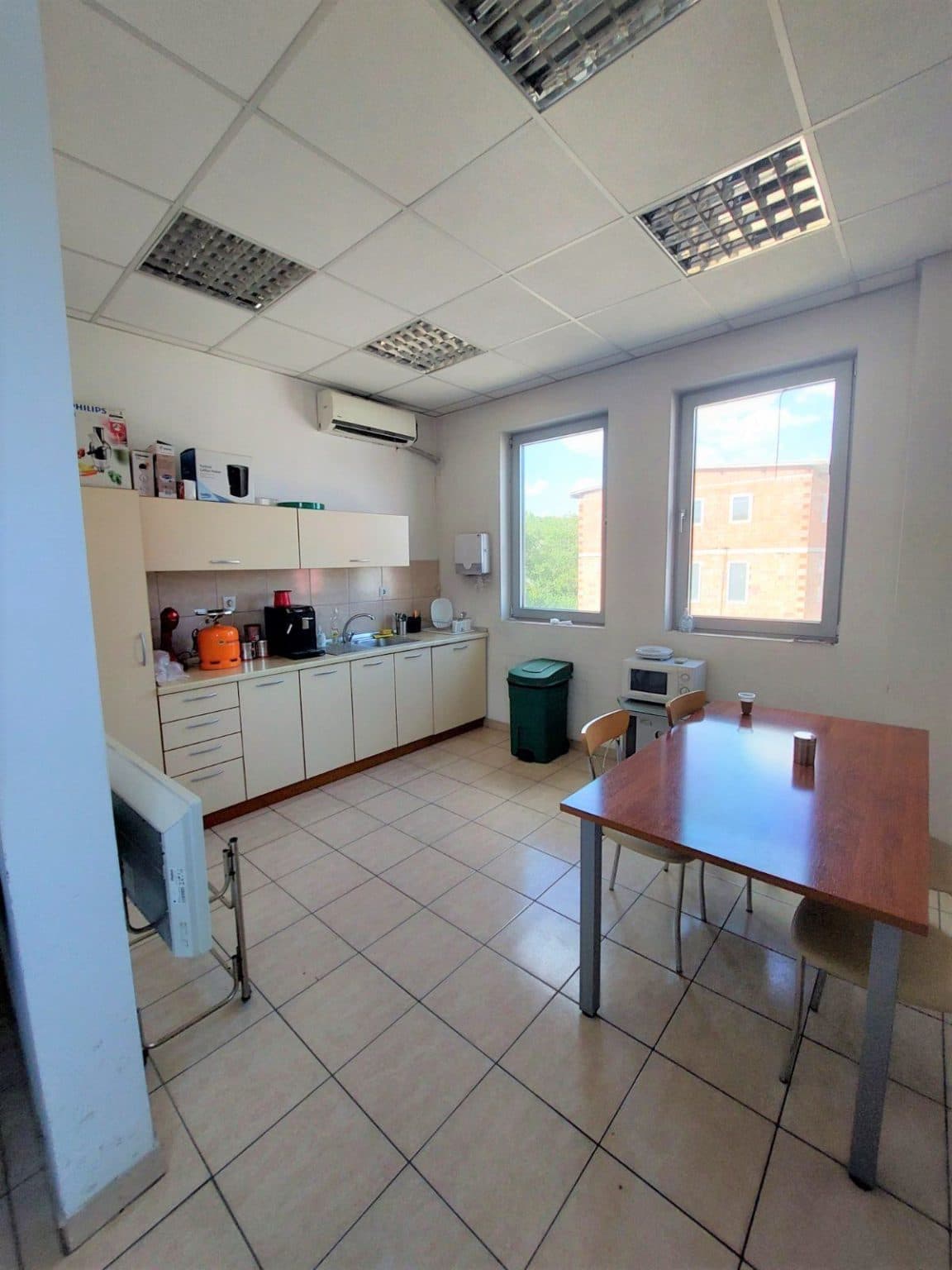 Office space for rent in Vizbegovo - For Rent - Karposh - Image 3