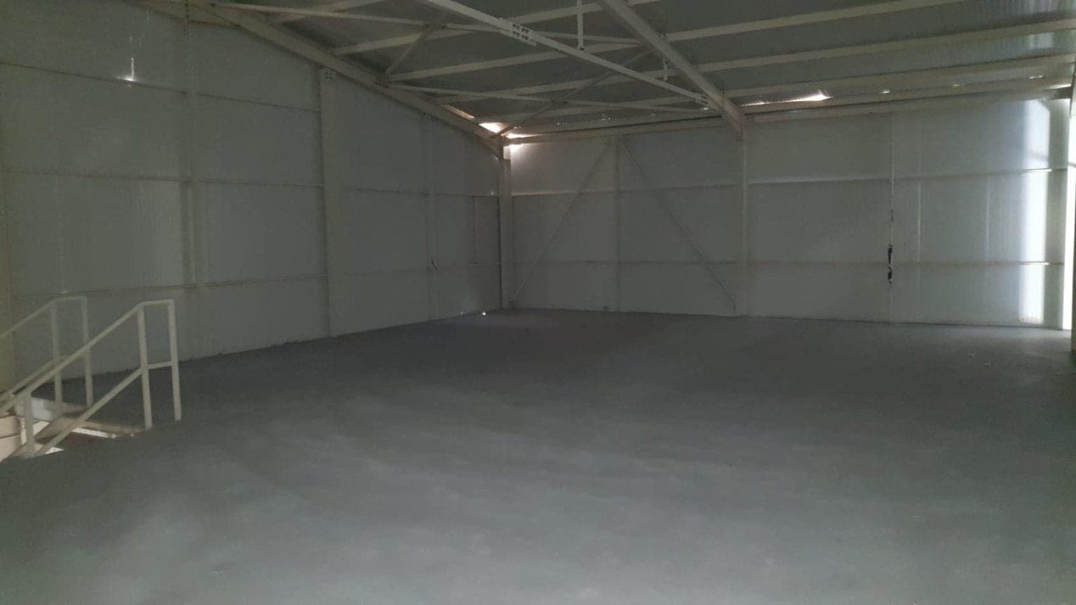 СЕ ИЗНАЈМУВА НОВ МАГАЦИНСКИ ПРОСТОР - 2