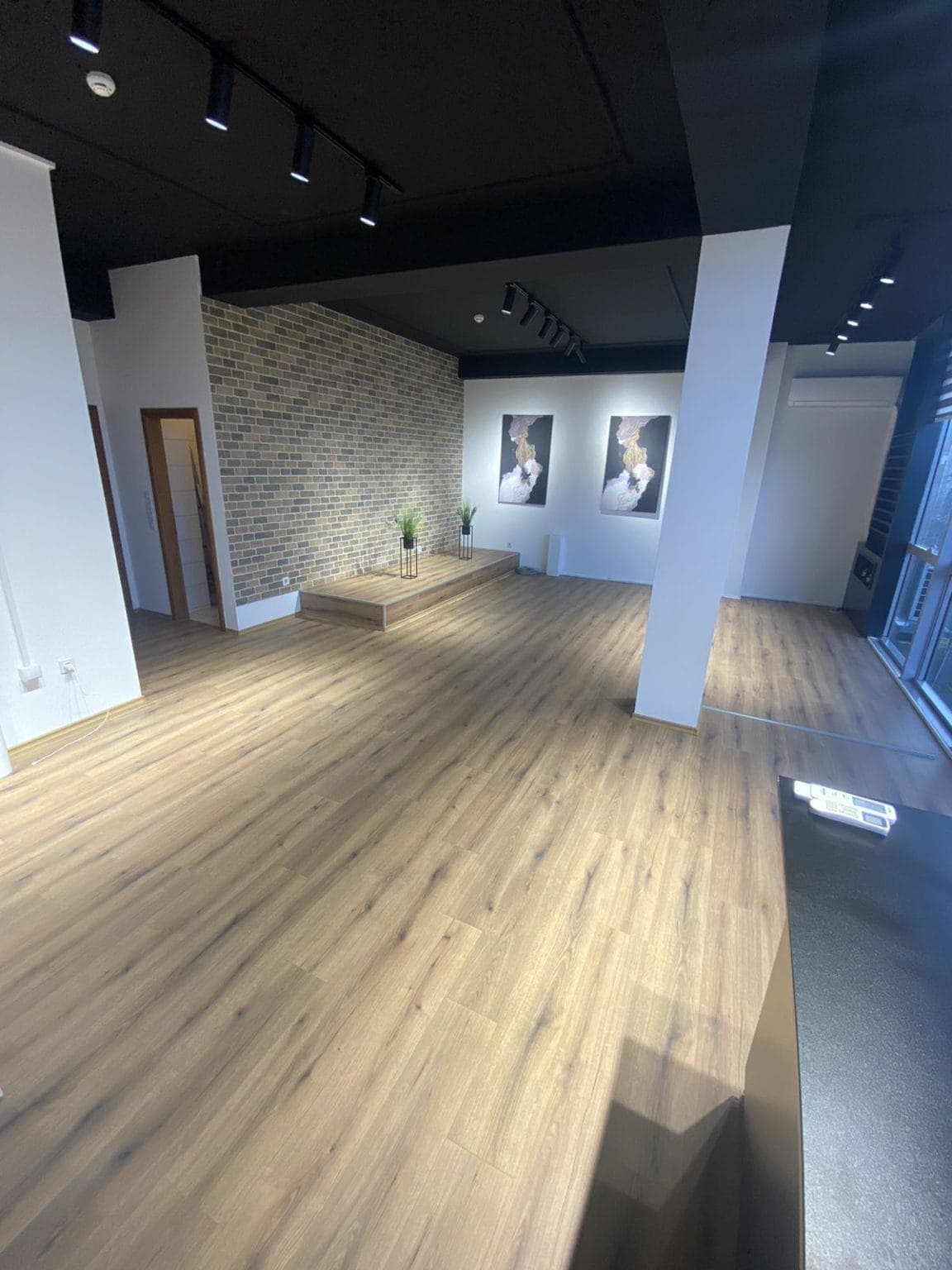 Business space 63m2 in Center - For Sale - Centar - Image 5