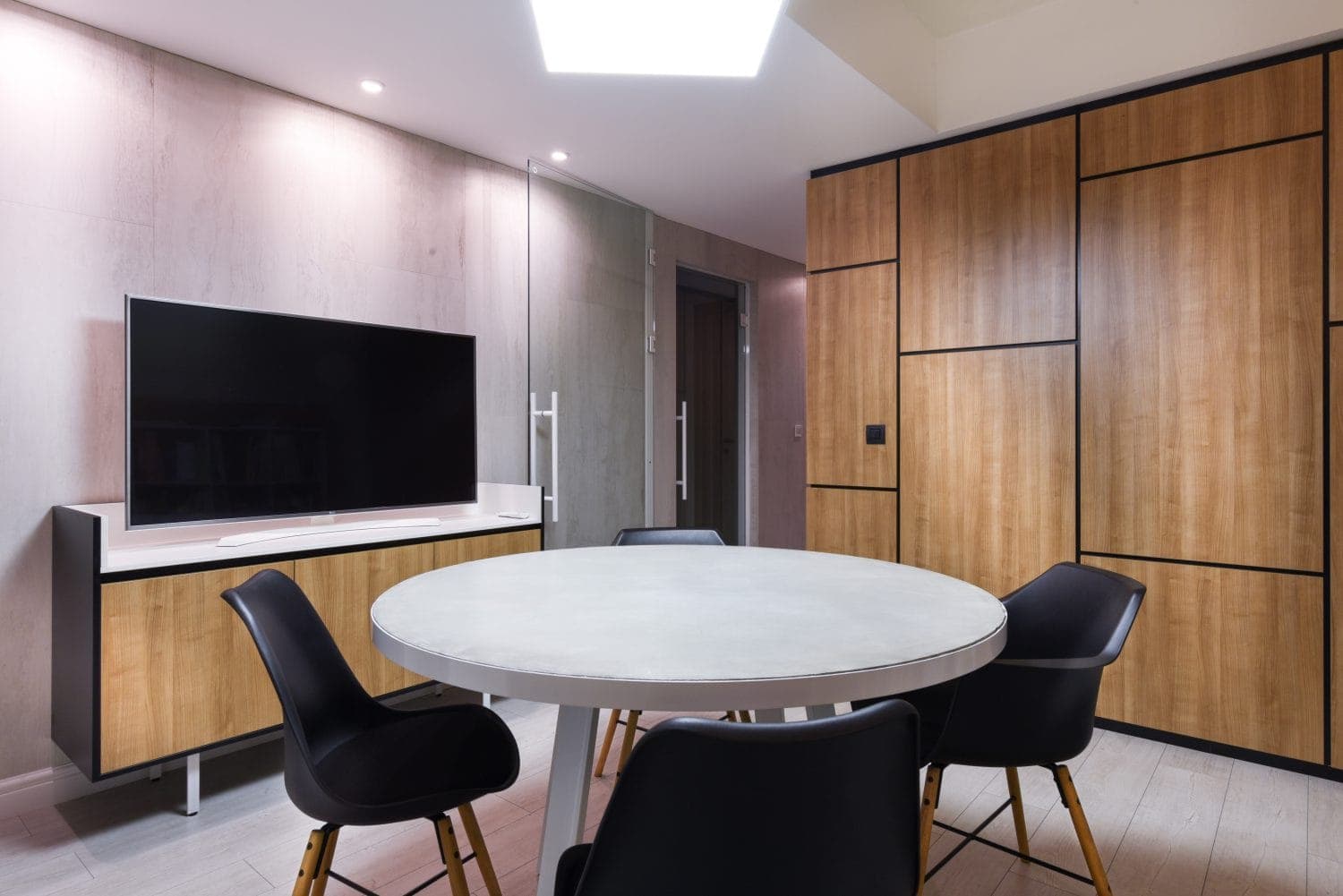 Нов деловен простор за изнајмување во Центар - За Изнајмување - Центар - Слика 1