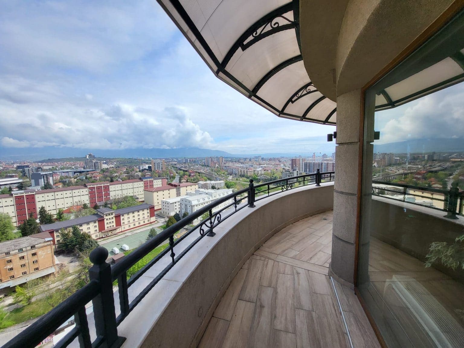 Spacious exclusive penthouse apartment in Flatiron Building - For Sale - Kisela Voda - Image 13