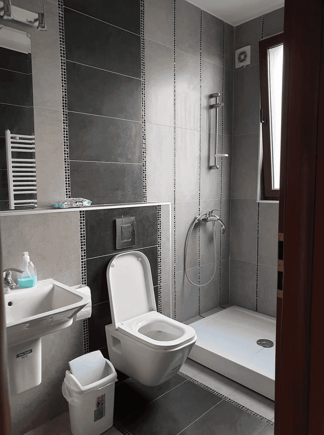 Куќа 451м2 со дворно место од 403м2 во Ѓорче Петров - За Продажба - Ѓорче Петров - Слика 7