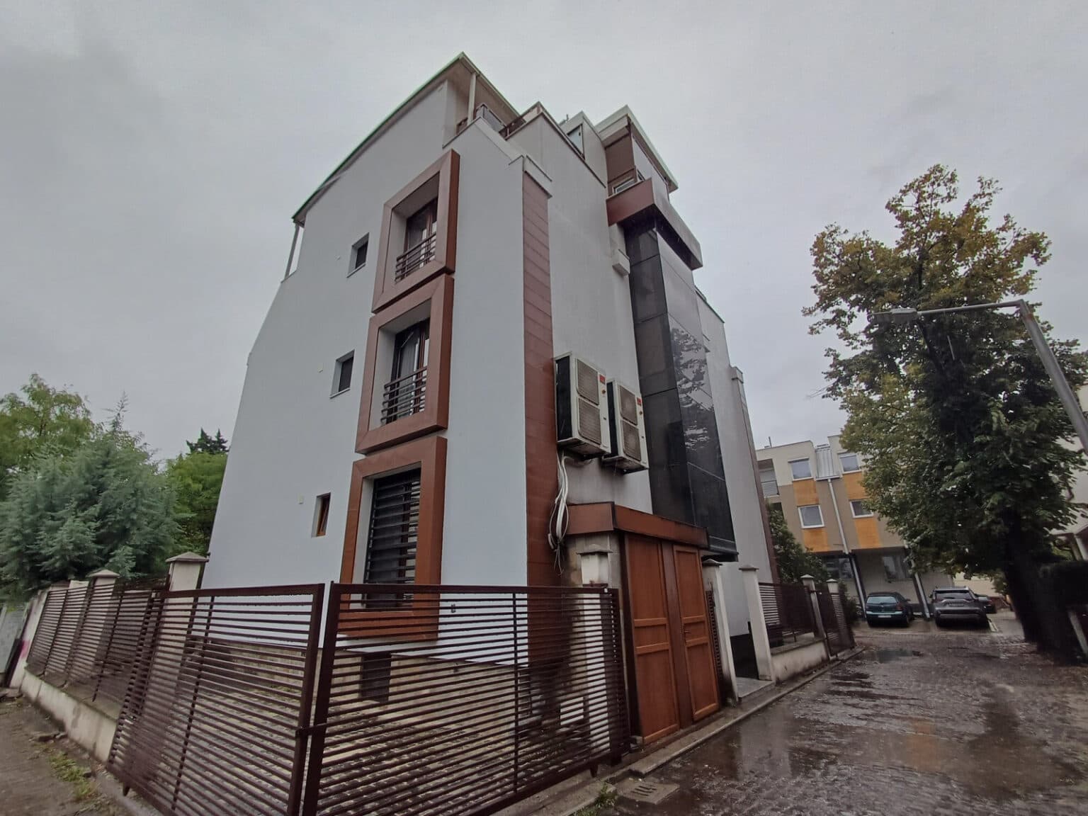 Business building in Taftalidze - For Sale - Karposh - Image 1