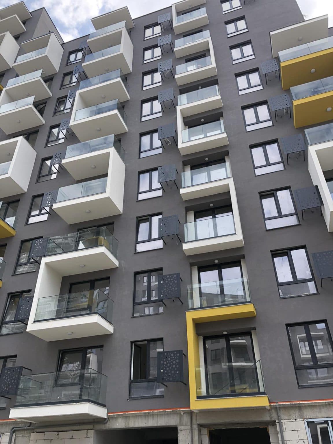 Стан на одлична локација 47м2 - За Изнајмување - Гази Баба - Слика 1