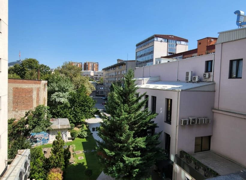 Деловен простор 50м2 на ул.Македонија - За Изнајмување - Центар - Слика 1