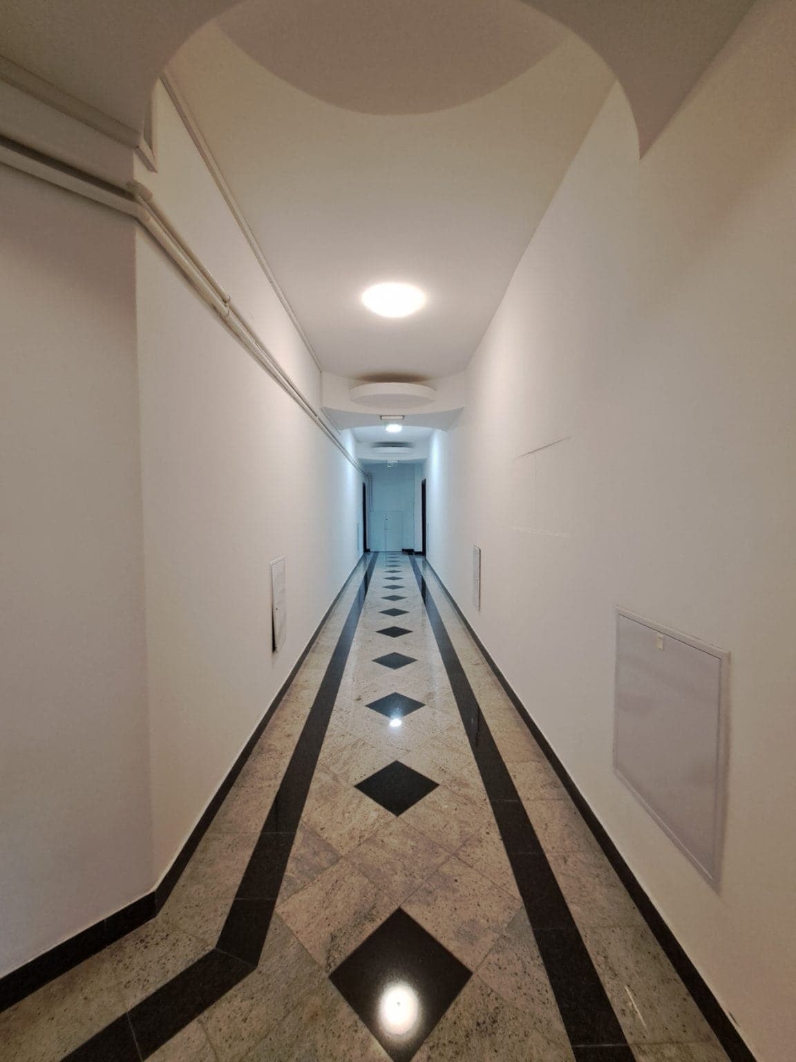 Office space 400m2 in business building - For Rent - Karposh - Image 4