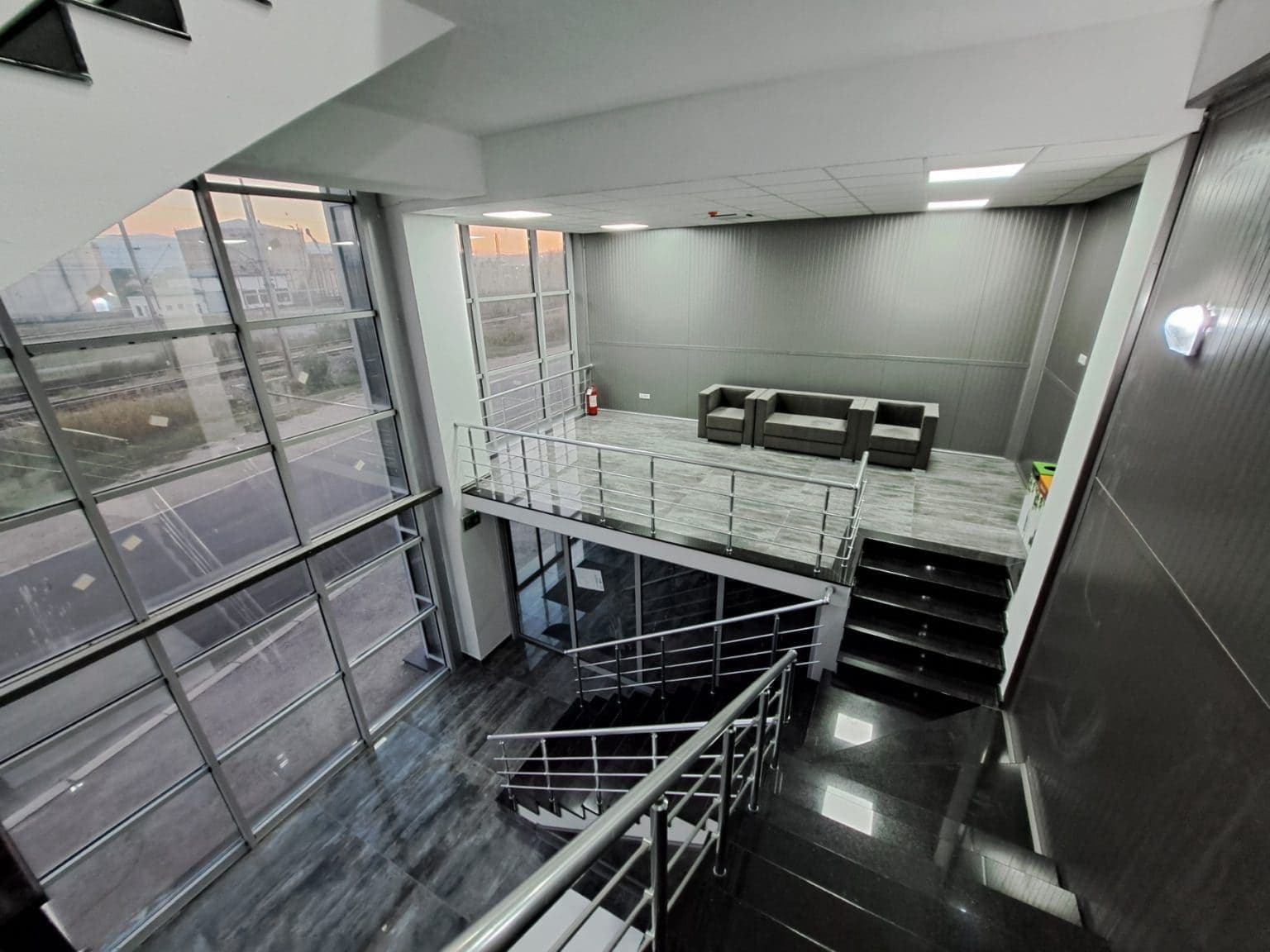 Се изнајмува магацински и канцелариски простор во Илинден - 2