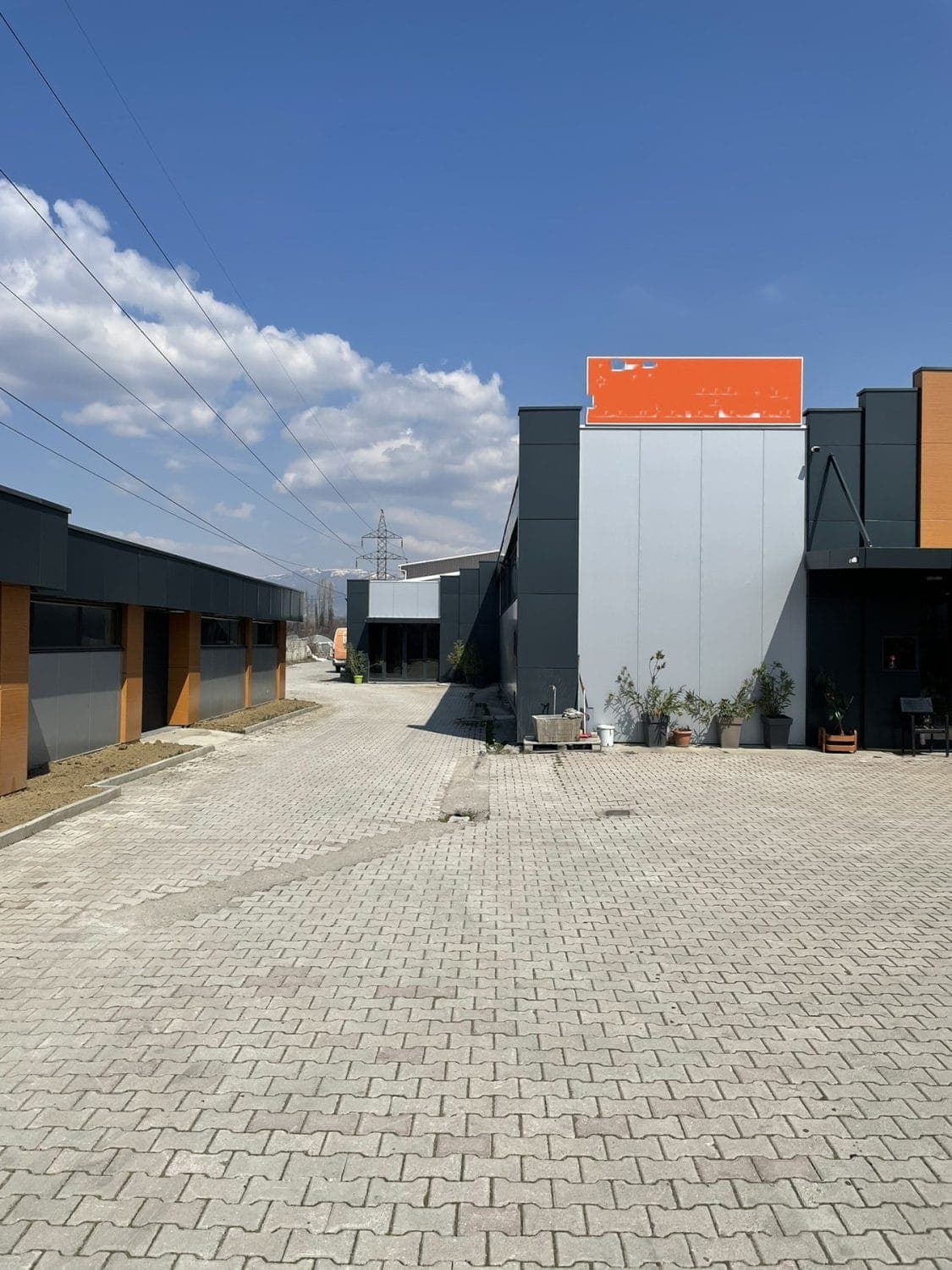 Деловен објект 2700м2 во Ѓорче Петров - За Изнајмување - Ѓорче Петров - Слика 6