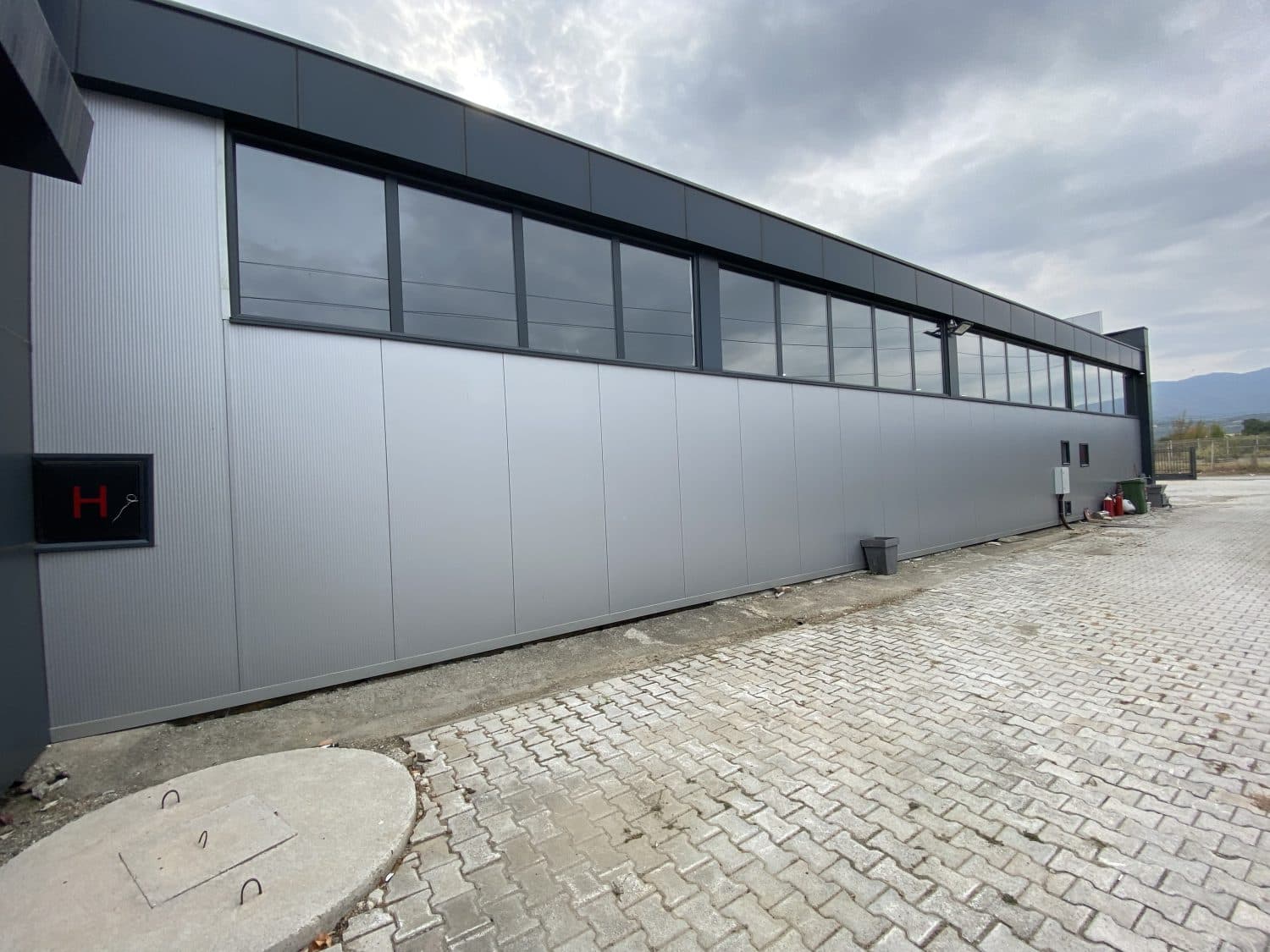 Деловен објект 2700м2 во Ѓорче Петров - За Изнајмување - Ѓорче Петров - Слика 3