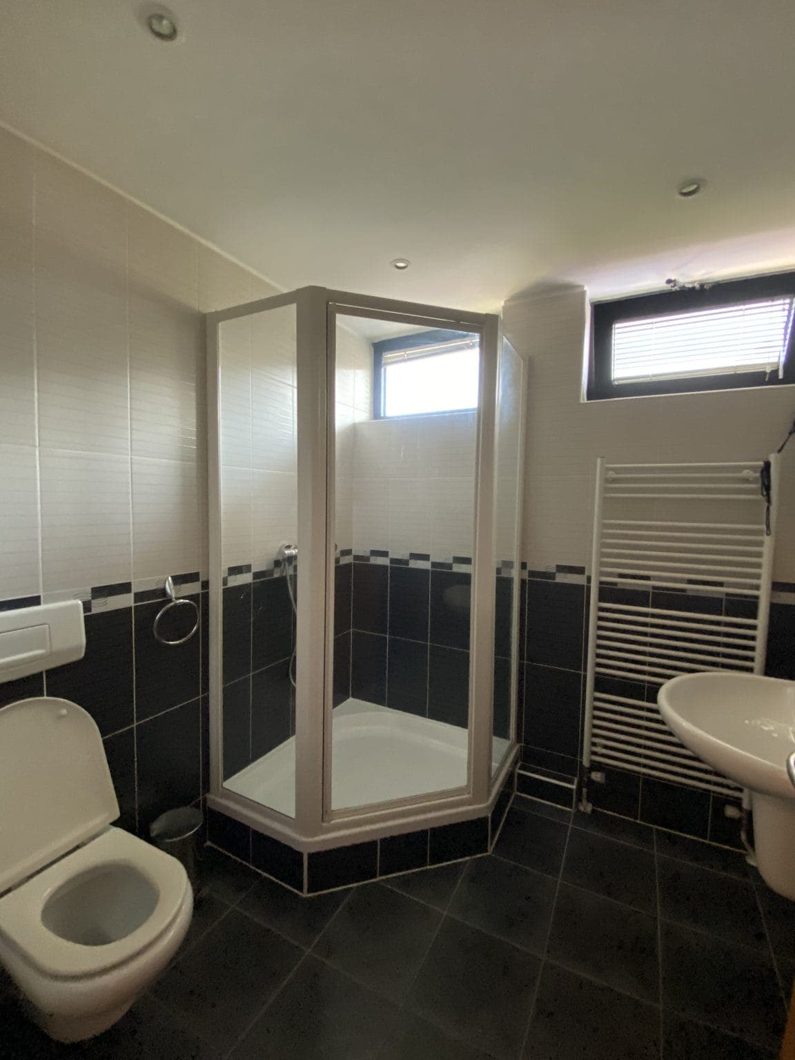 Луксузна куќа 230м2 на Водно - За Изнајмување - Водно - Слика 10