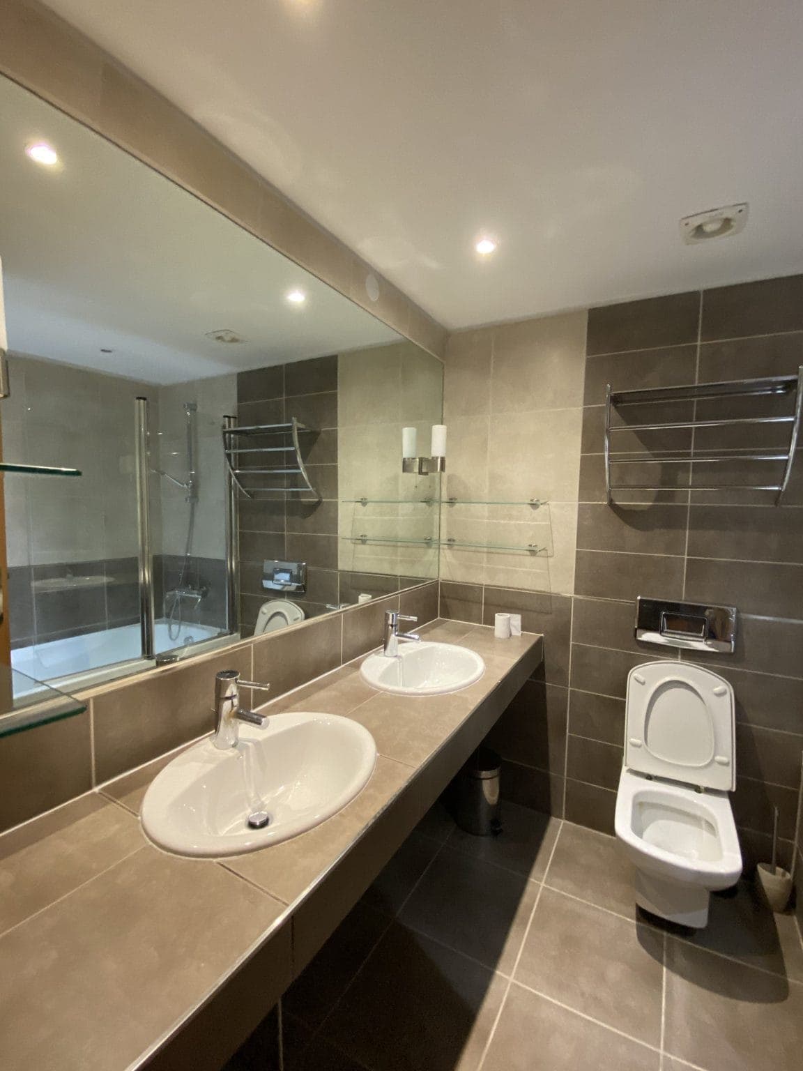 Луксузна куќа 230м2 на Водно - За Изнајмување - Водно - Слика 7