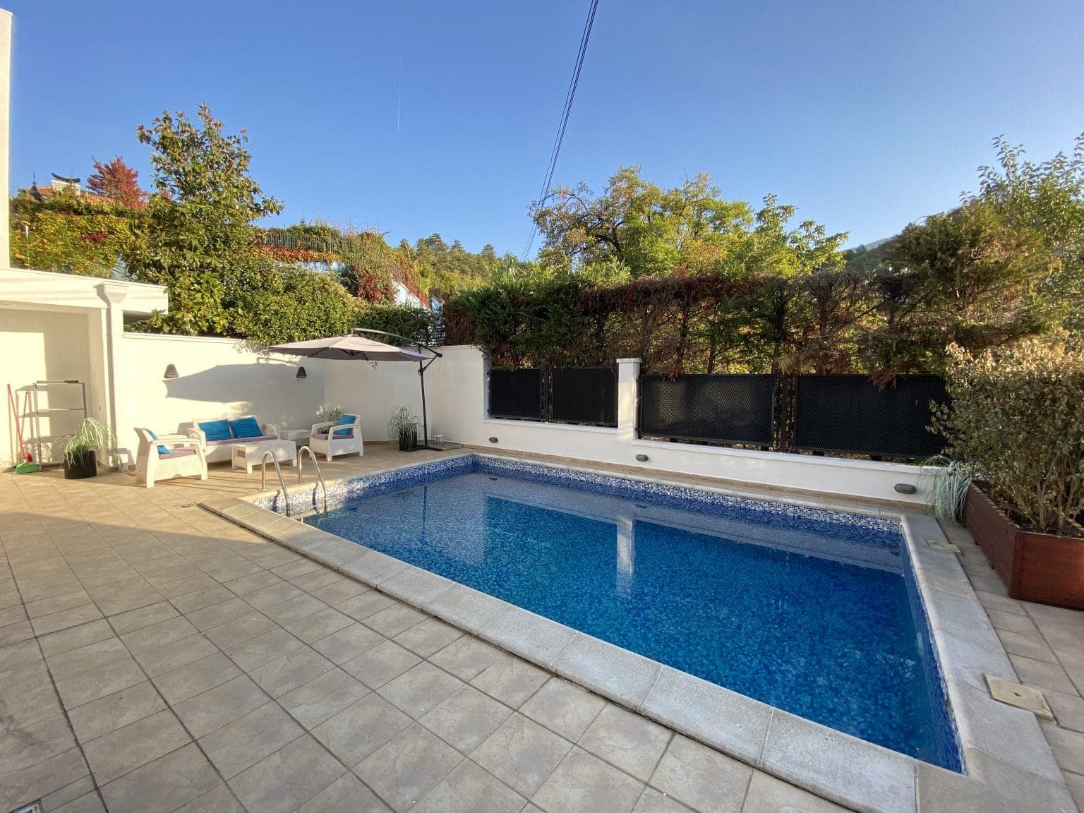 Луксузна куќа 230м2 на Водно - За Изнајмување - Водно