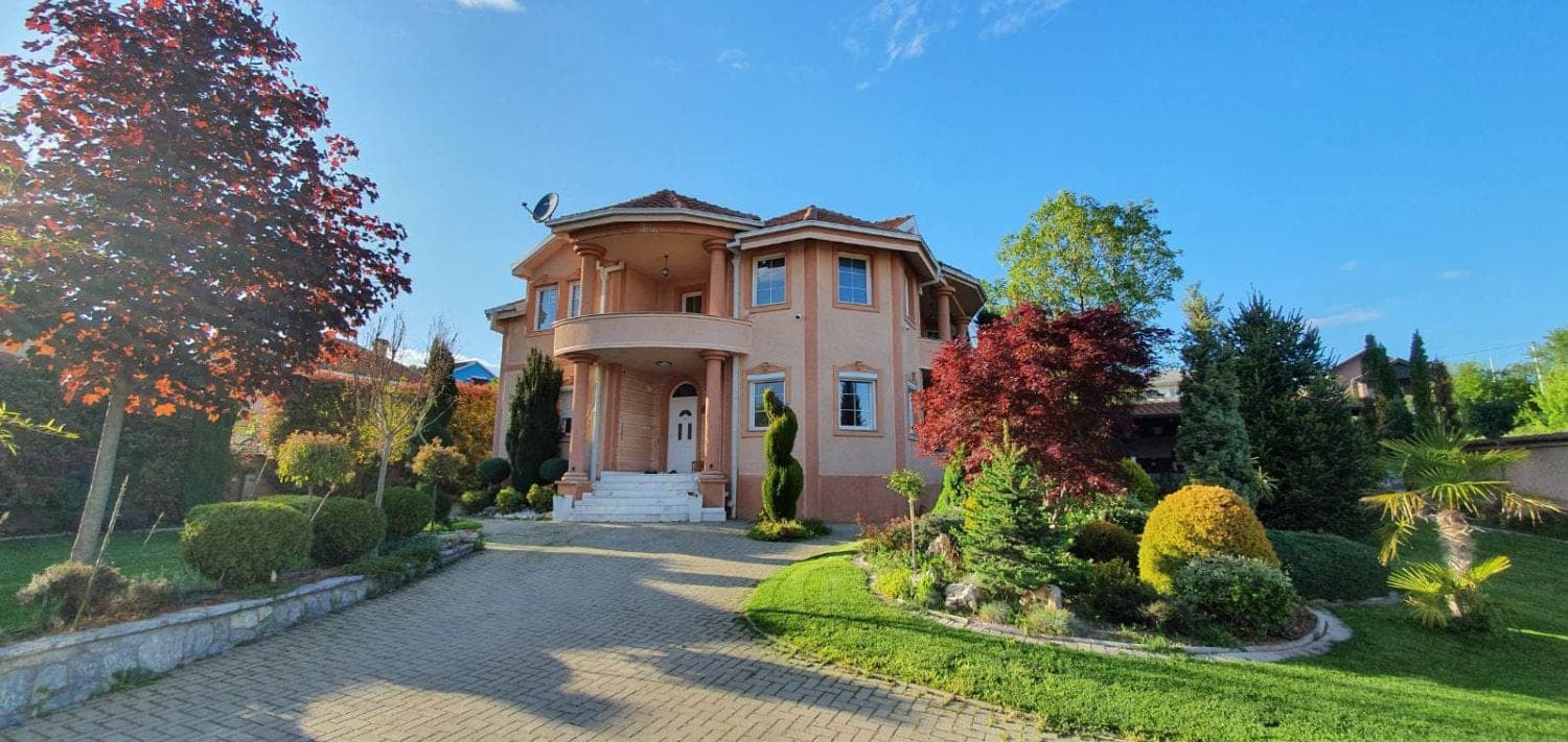 Куќа 320м2 со простран двор на мирна локација - За Продажба - Ѓорче Петров - Слика 1