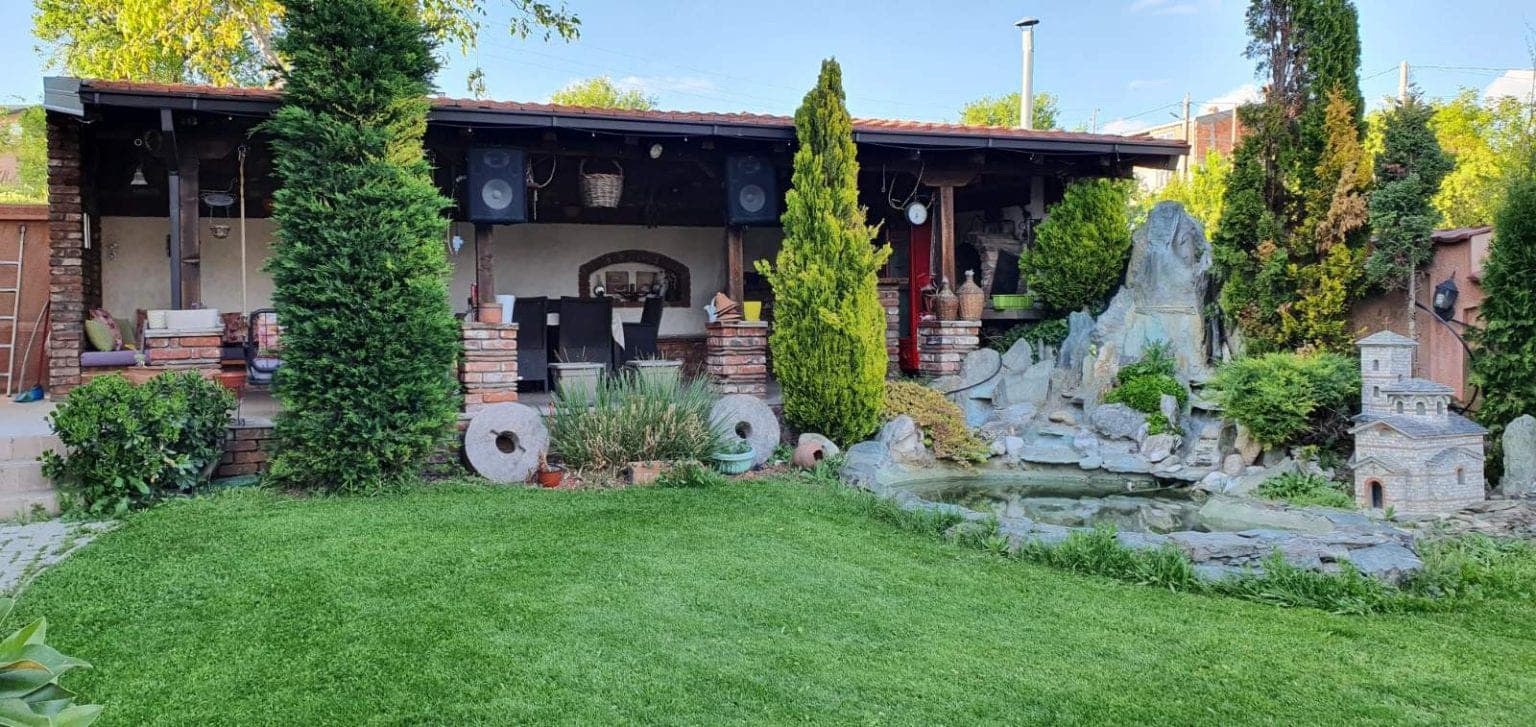 Beautiful house 320m2 with spacious yard - For Sale - Gjorche Petrov - Image 7