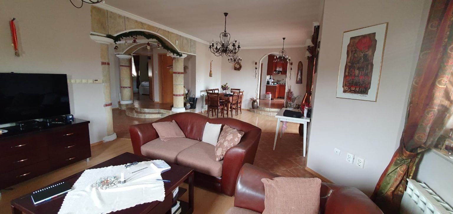 Beautiful house 320m2 with spacious yard - For Sale - Gjorche Petrov - Image 6