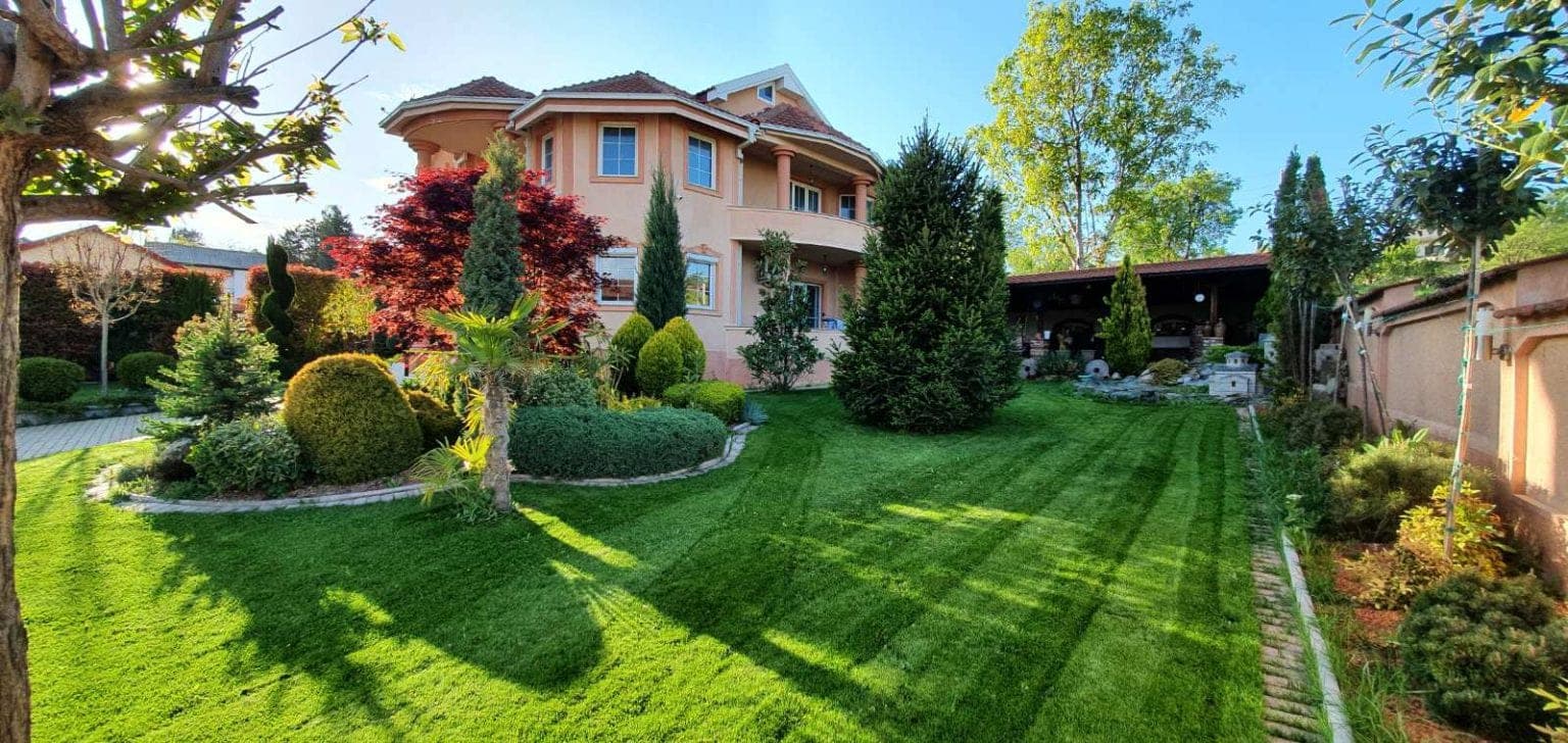 Beautiful house 320m2 with spacious yard - For Sale - Gjorche Petrov - Image 4