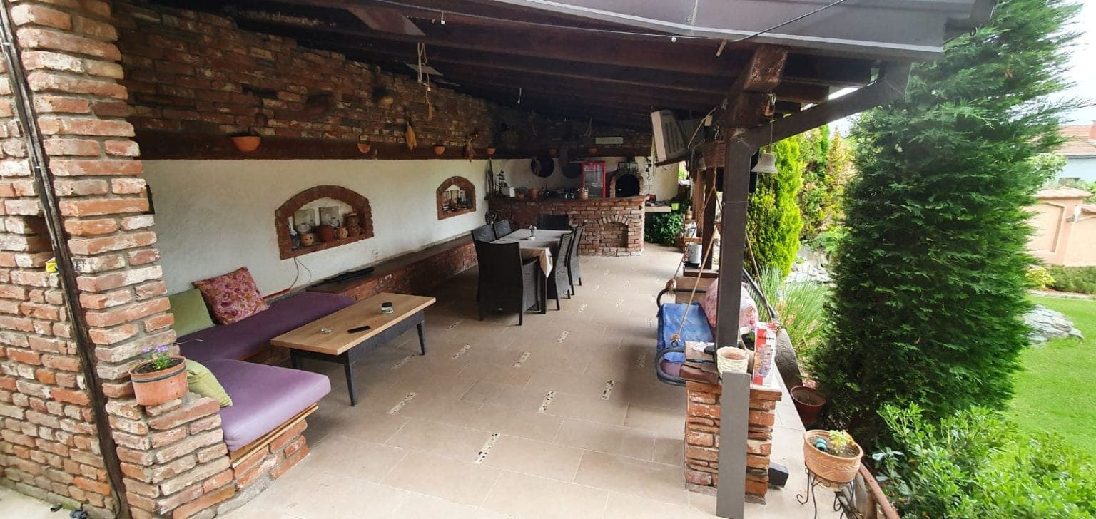 Beautiful house 320m2 with spacious yard - For Sale - Gjorche Petrov - Image 9