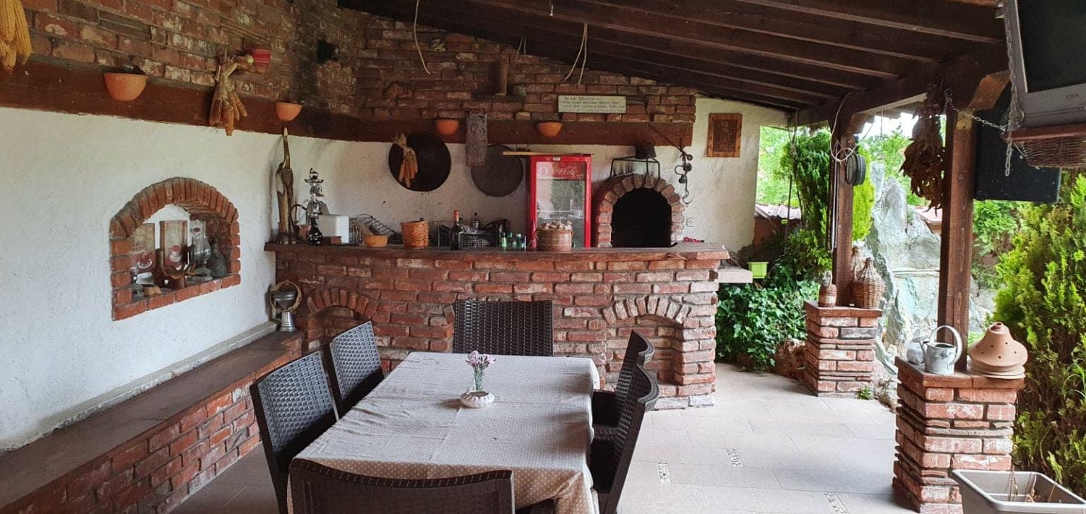 Beautiful house 320m2 with spacious yard - For Sale - Gjorche Petrov - Image 10