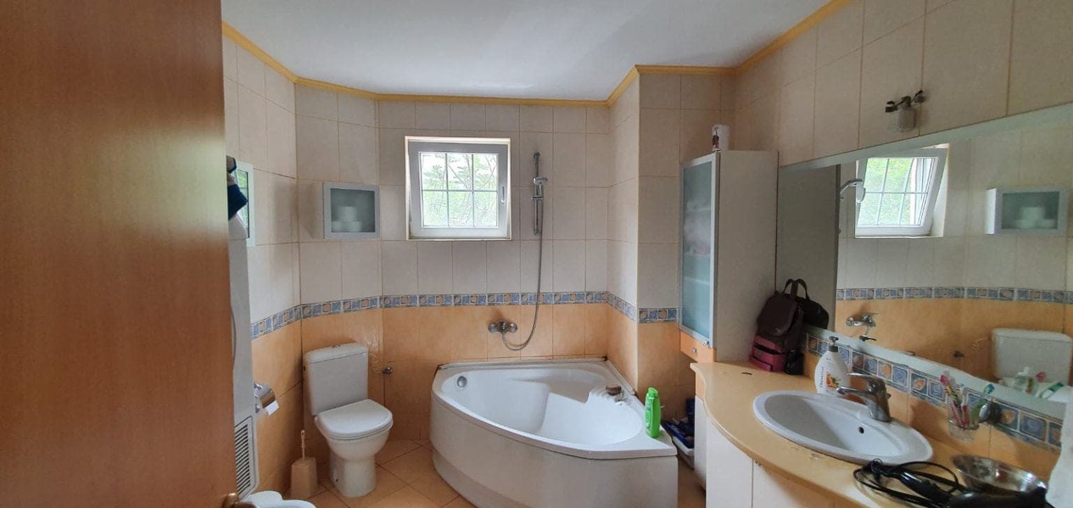 Beautiful house 320m2 with spacious yard - For Sale - Gjorche Petrov - Image 11