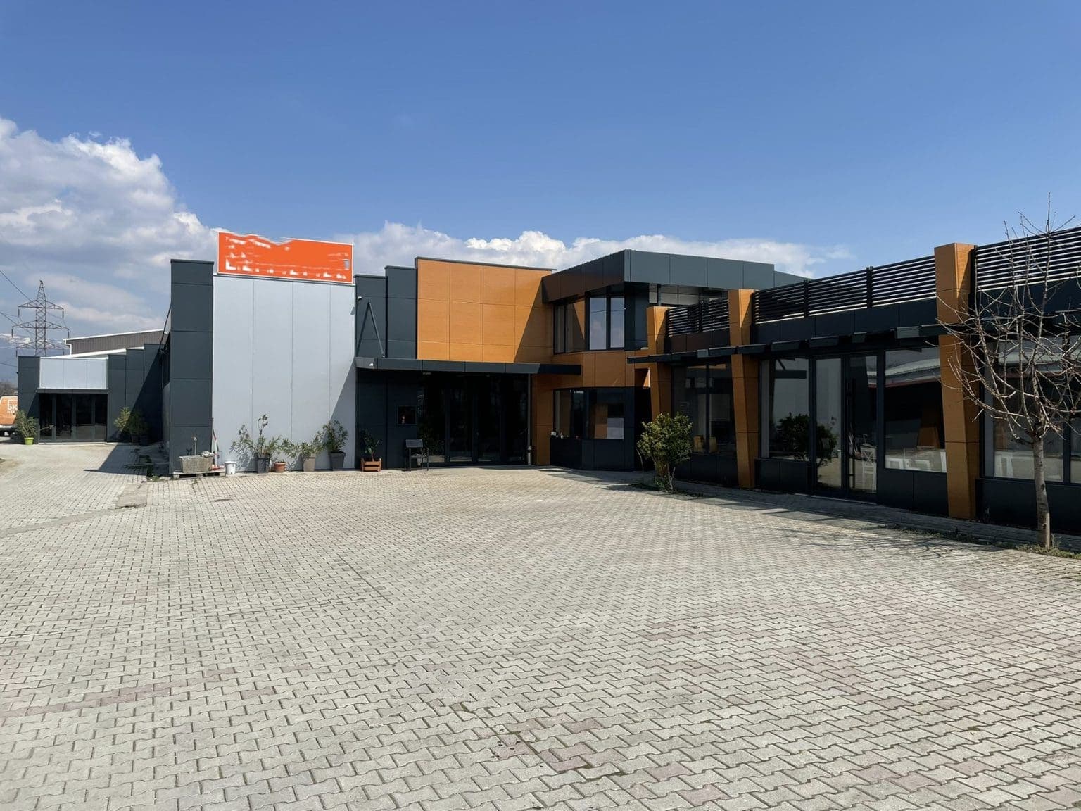 Деловен / магацински објект во Ѓорче Петров - За Продажба - Ѓорче Петров