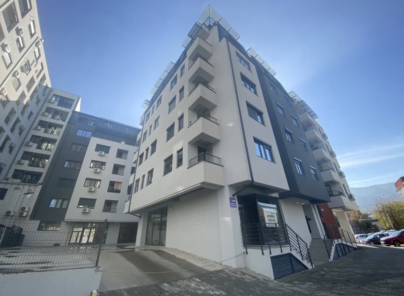 Нов деловен простор на атрактивна локација - За Продажба - Карпош - Слика 1