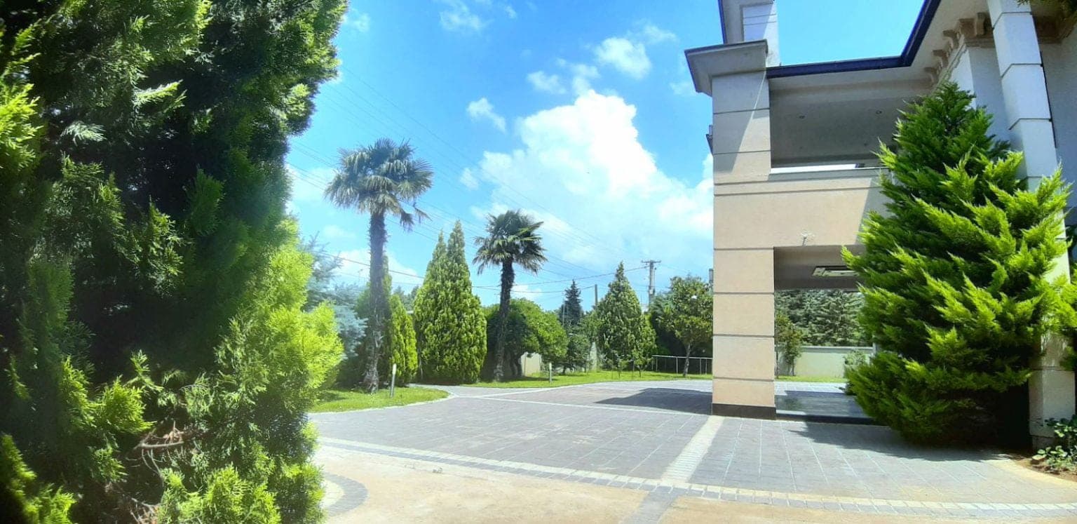 House of 400m2 with a spacious yard in Gevgelija - For Rent - Gevgelija - Image 1