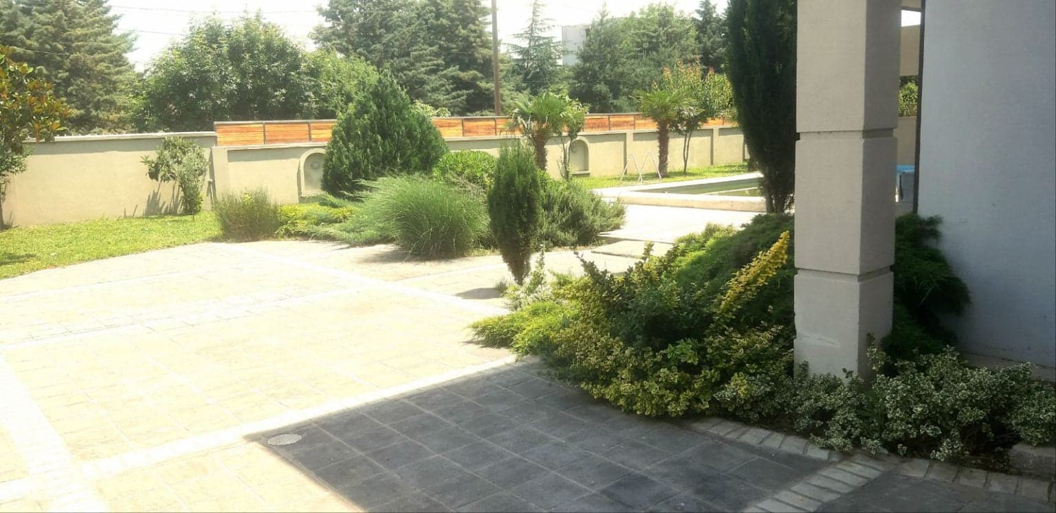 House of 400m2 with a spacious yard in Gevgelija - For Rent - Gevgelija - Image 3