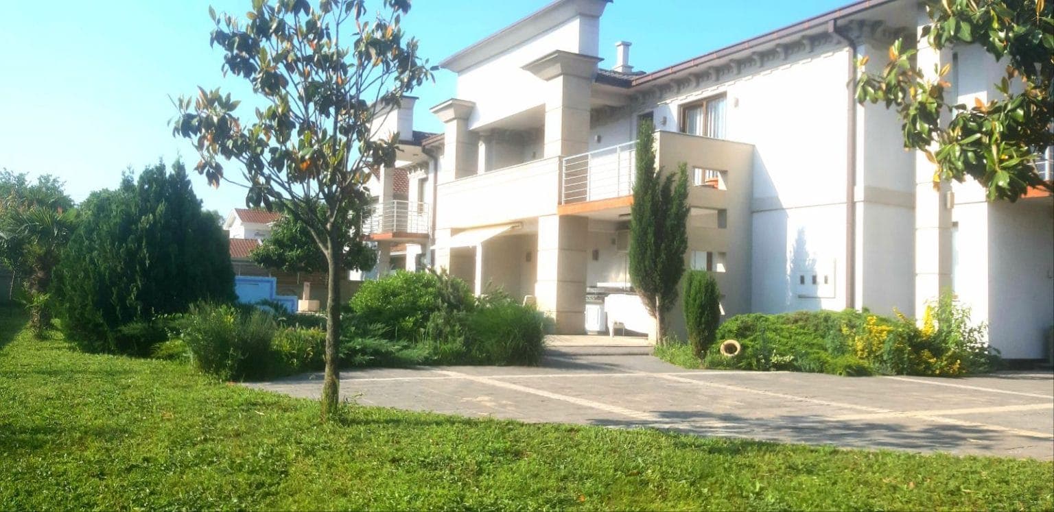 House of 400m2 with a spacious yard in Gevgelija - For Rent - Gevgelija - Image 4