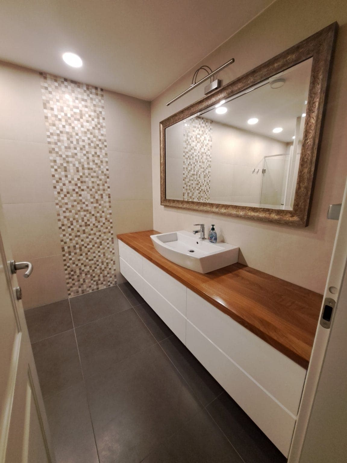 Exclusive modern apartment 200m2 - For Rent - Karposh - Image 22