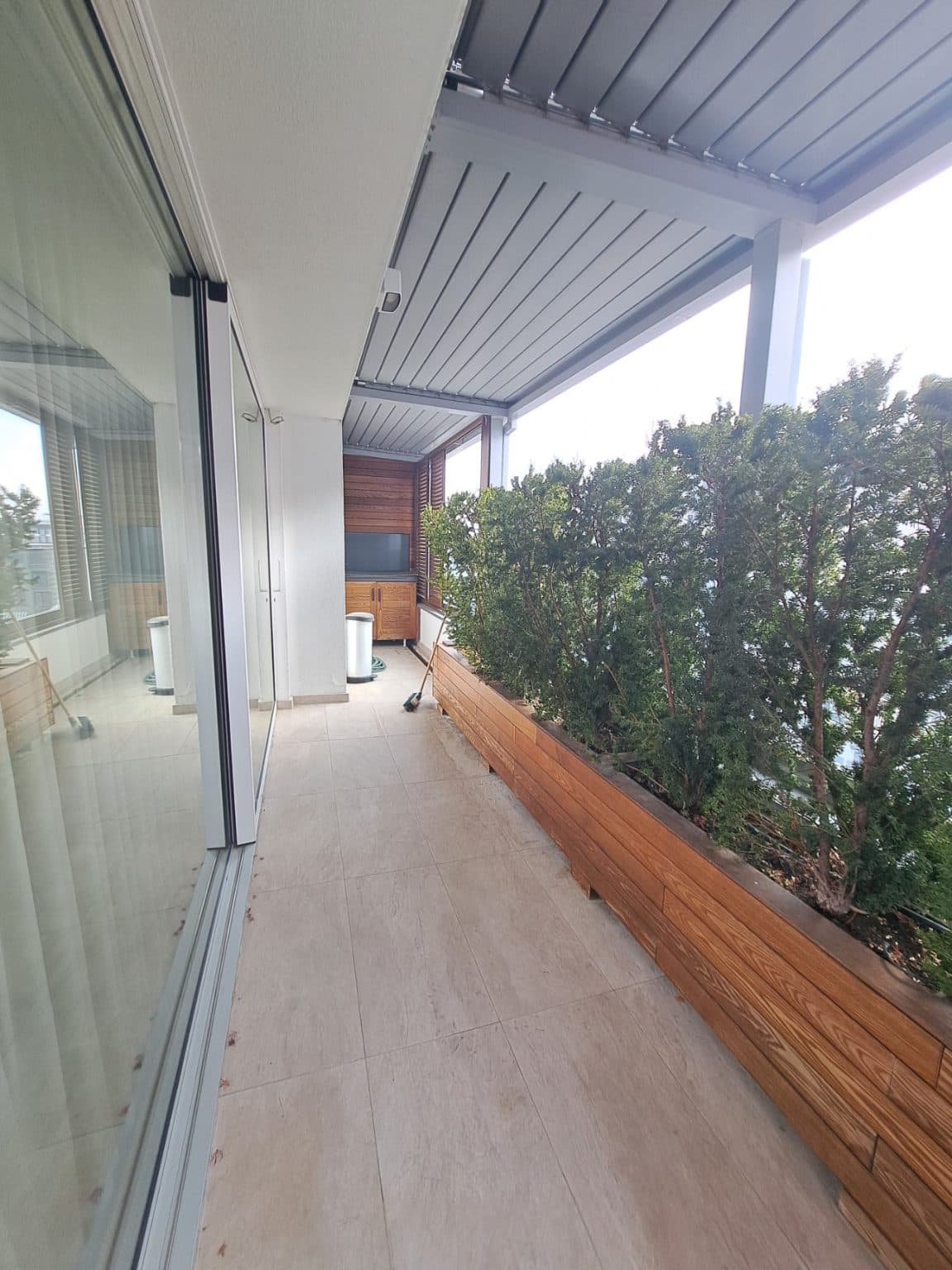 Exclusive modern apartment 200m2 - For Rent - Karposh - Image 12