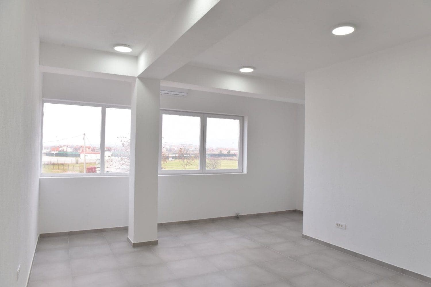 Деловен објект 1260м2 во Илинден - За Изнајмување - Илинден - Слика 7