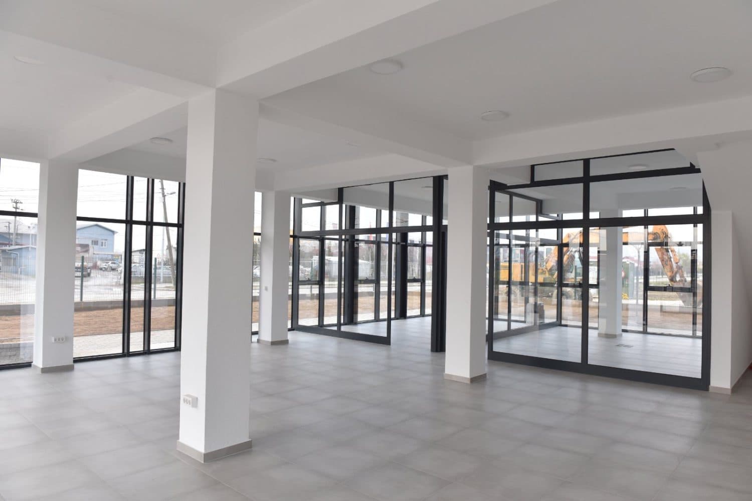 Деловен објект 1260м2 во Илинден - За Изнајмување - Илинден - Слика 8