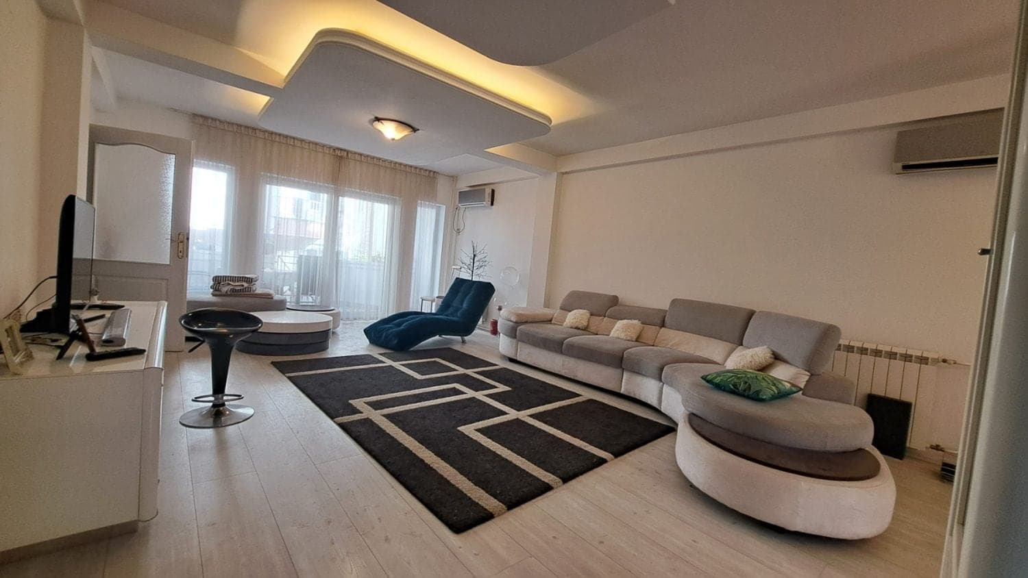 Куќа 260м2 на одлична локација во Центар - За Изнајмување - Центар - Слика 1