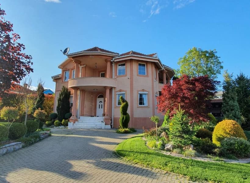 Куќа 320м2 со простран двор на мирна локација - За Продажба - Ѓорче Петров - Слика 1