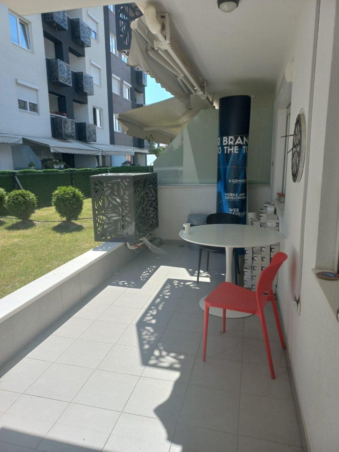 Office space with green yard in Vlae - 2