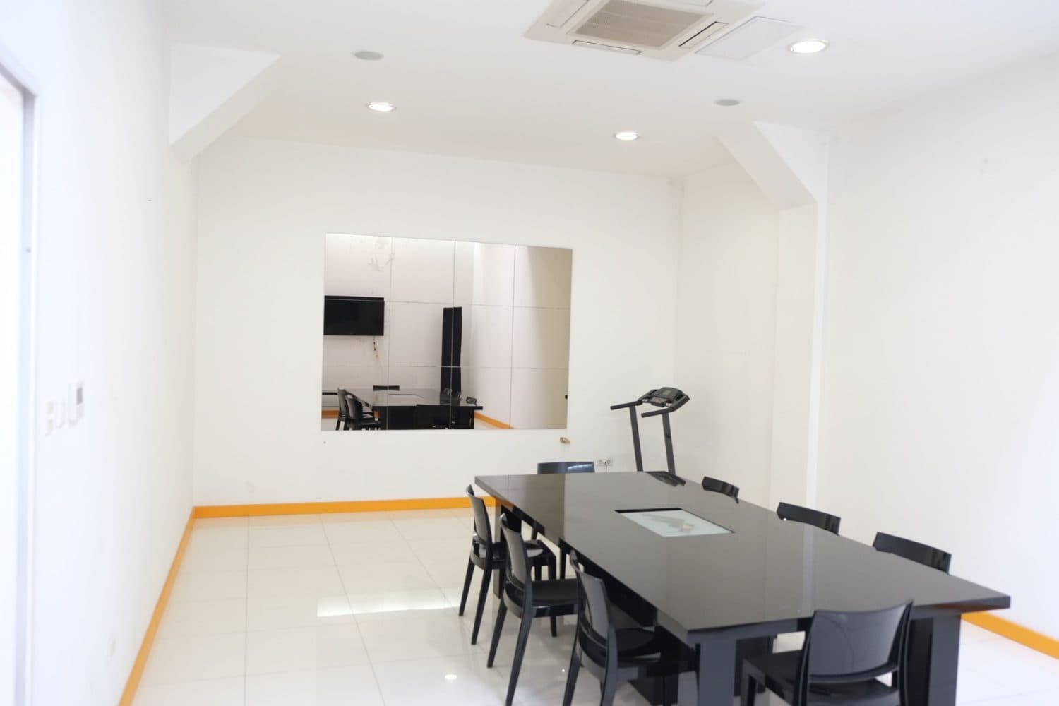 Деловен простор 382м2 во близина на East Gate - За Изнајмување - Гази Баба - Слика 5