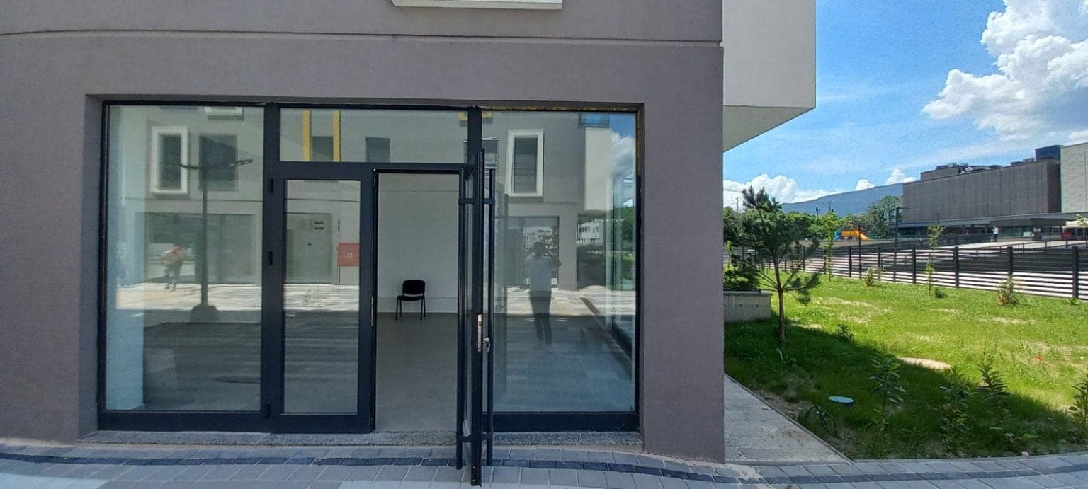 Деловен простор во East Gate Living - 2