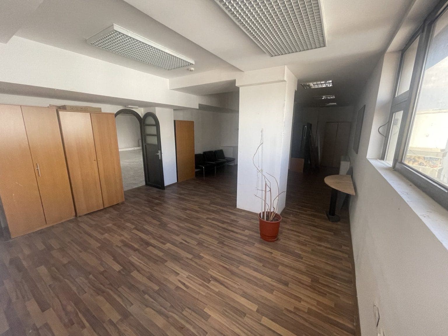 Office space 186m2 in Centar near the main square - For Rent - Centar - Image 2