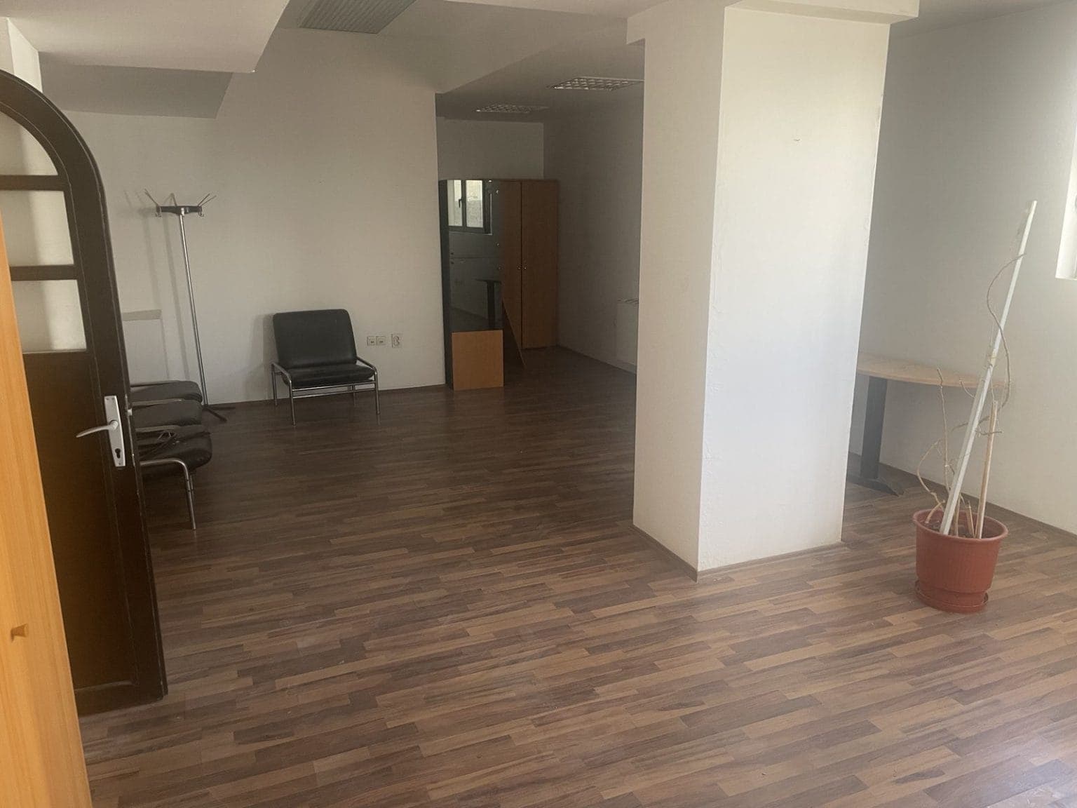 Office space 186m2 in Centar near the main square - For Rent - Centar - Image 3