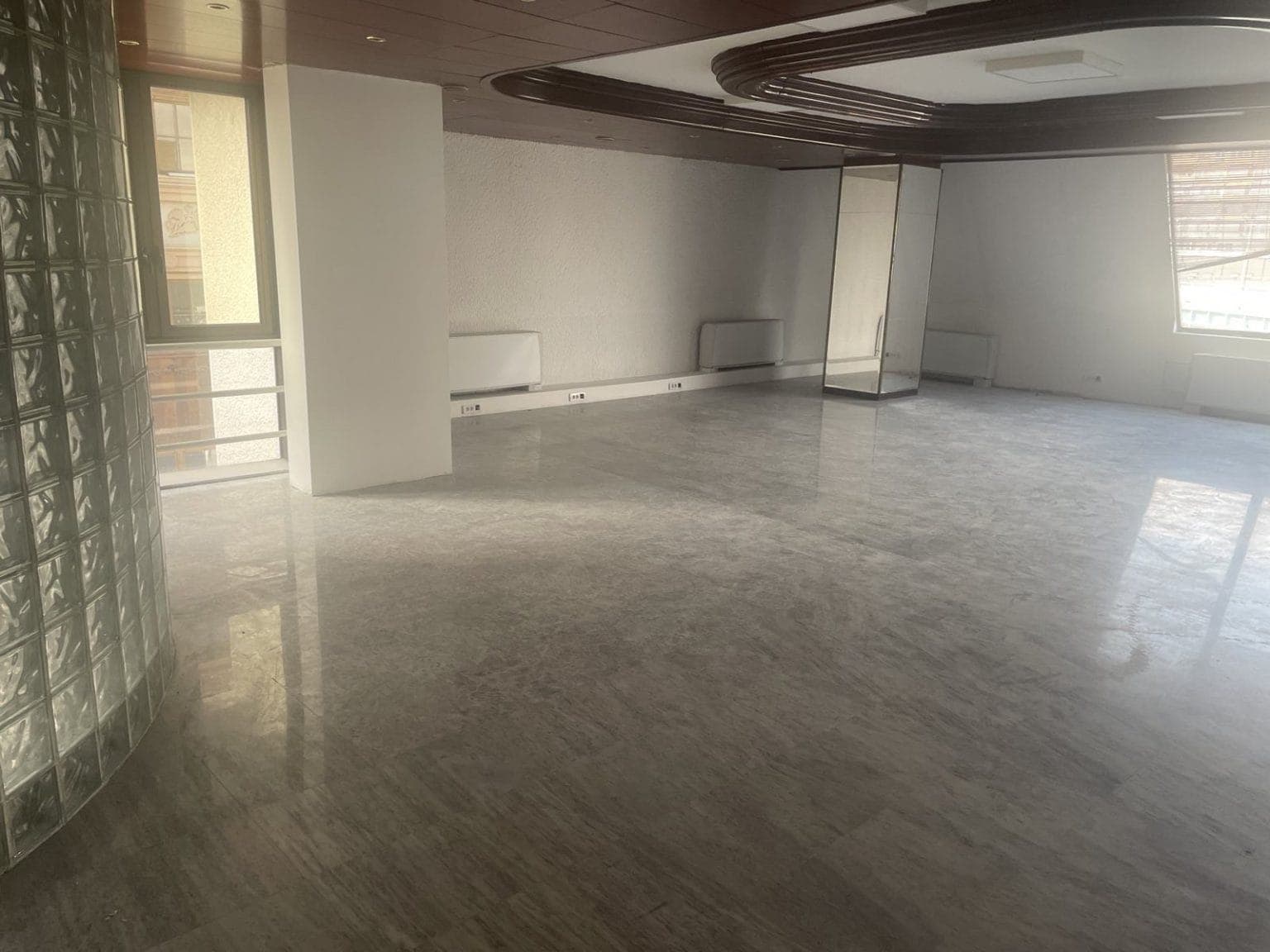 Office space 186m2 in Centar near the main square - For Rent - Centar - Image 1