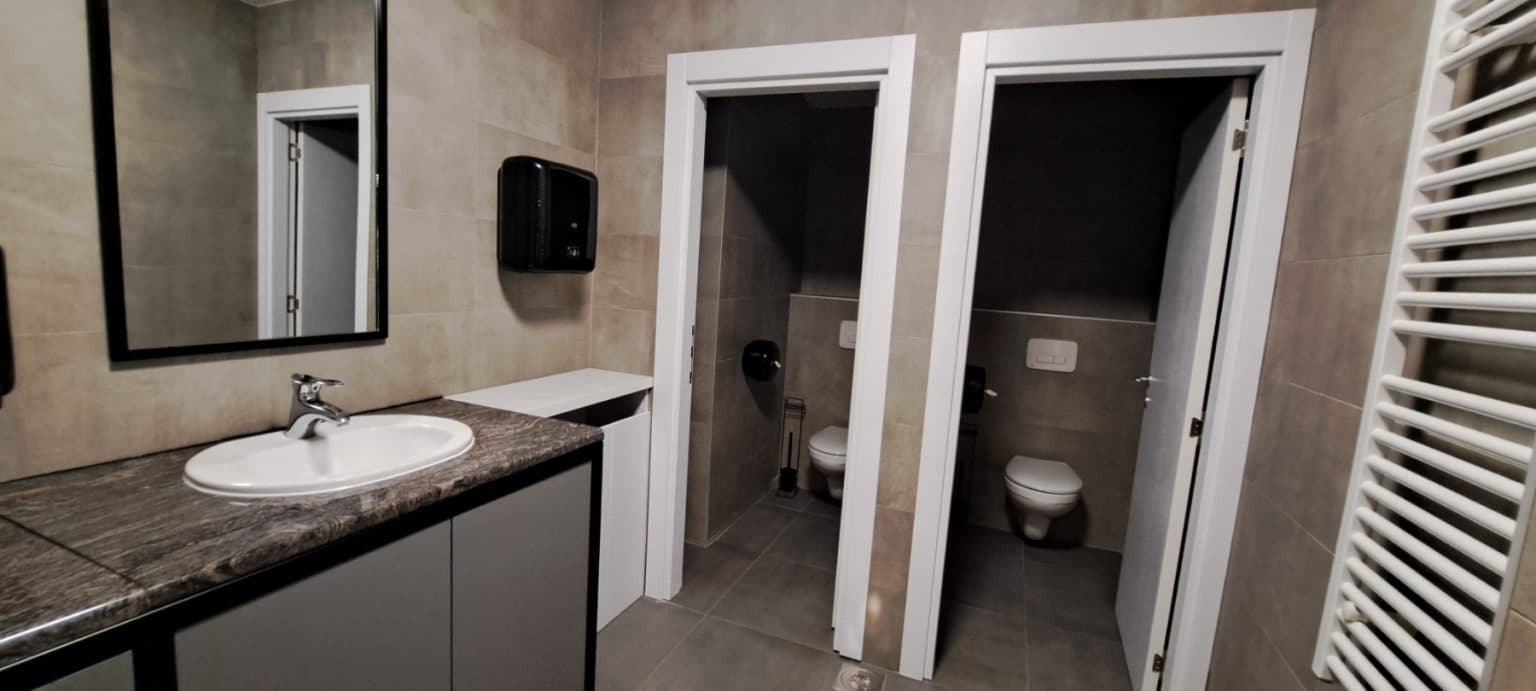 Модерен деловен простор во бизнис зграда - За Изнајмување - Центар - Слика 15