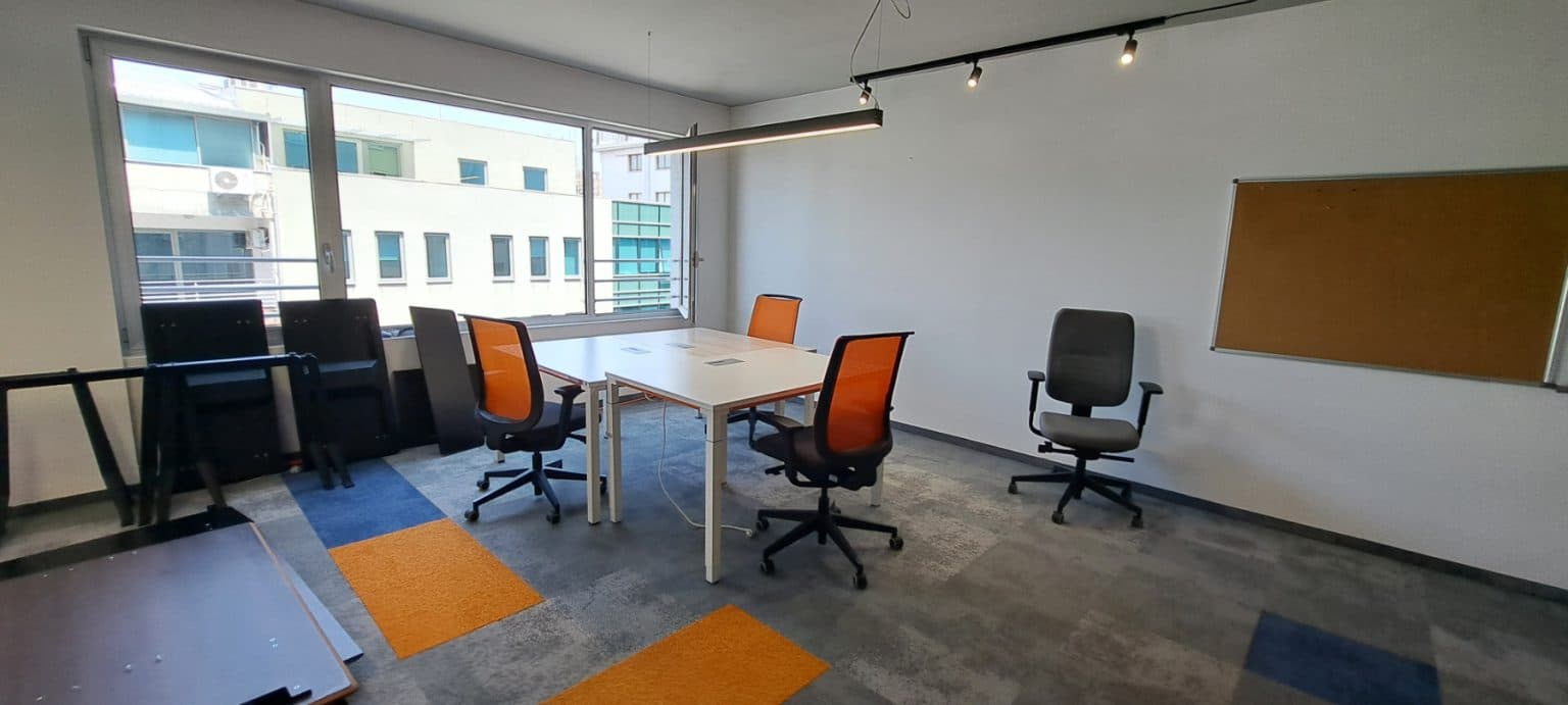 Модерен деловен простор во бизнис зграда - За Изнајмување - Центар - Слика 24