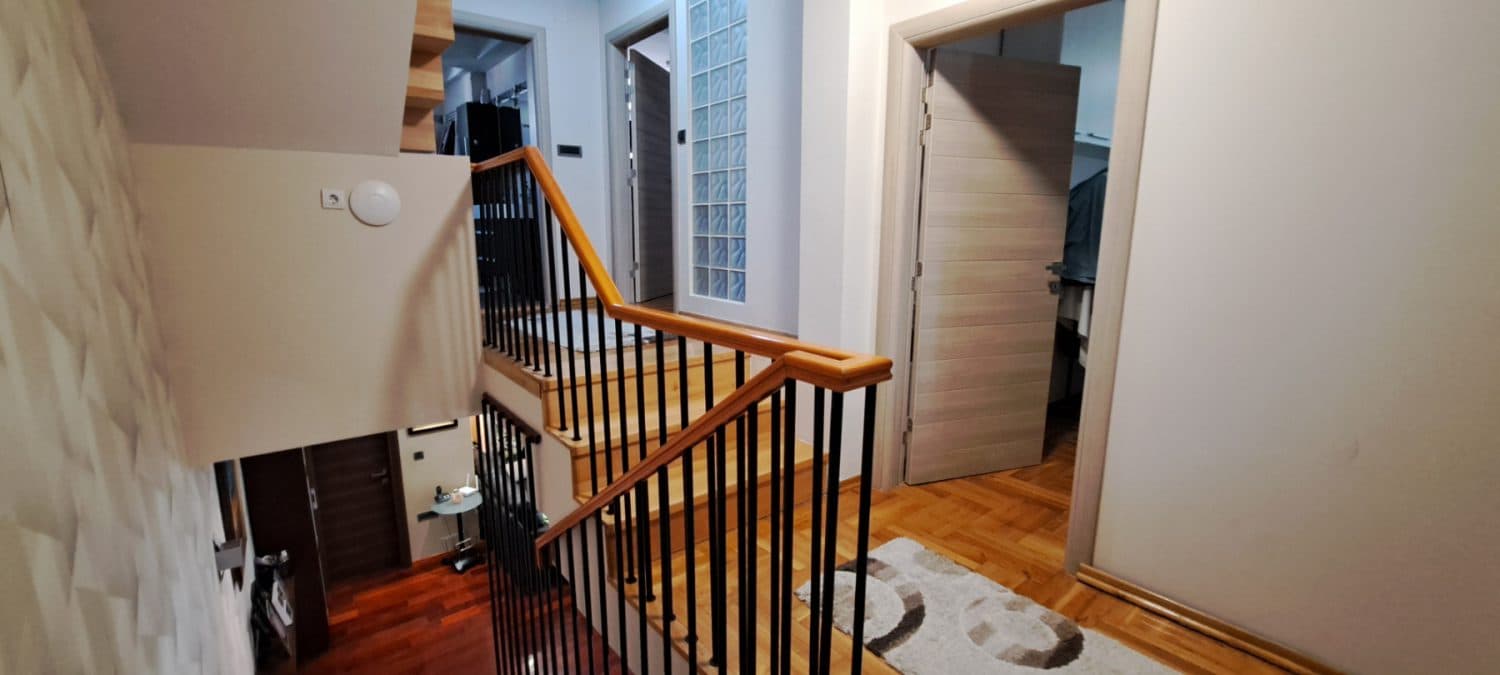 Modern house in Crniche 292m2 - For Rent - Crniche - Image 2