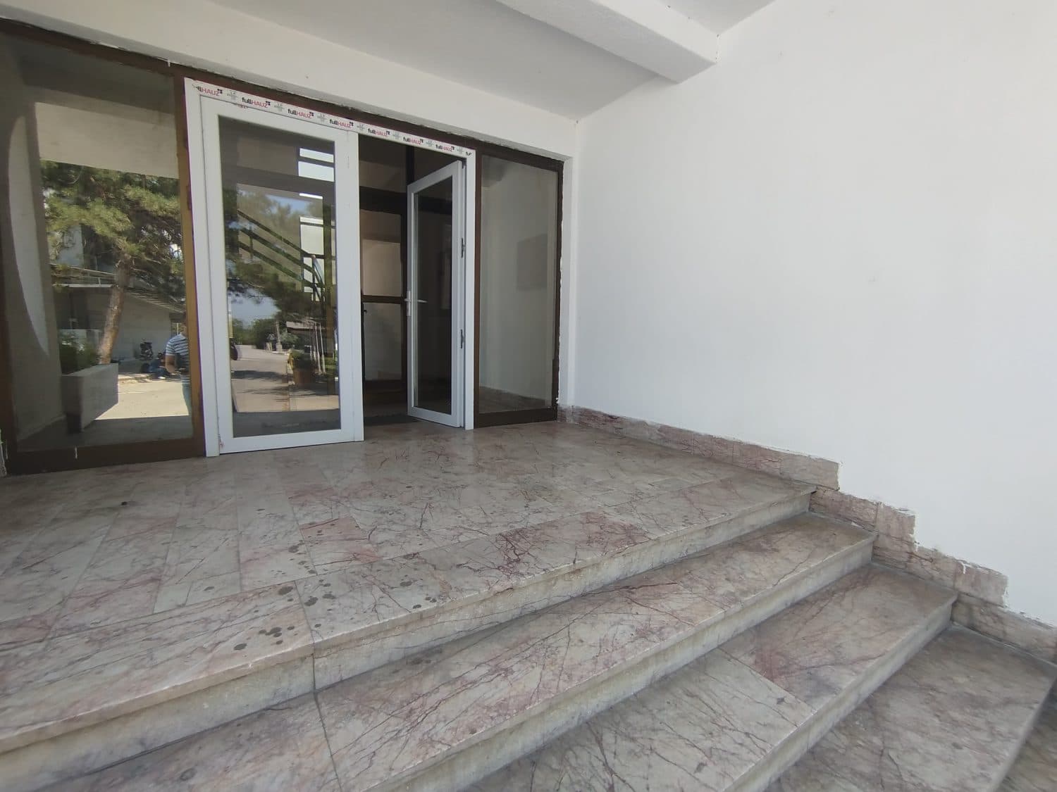 Управна зграда 800м2 - За Изнајмување - Гази Баба - Слика 9